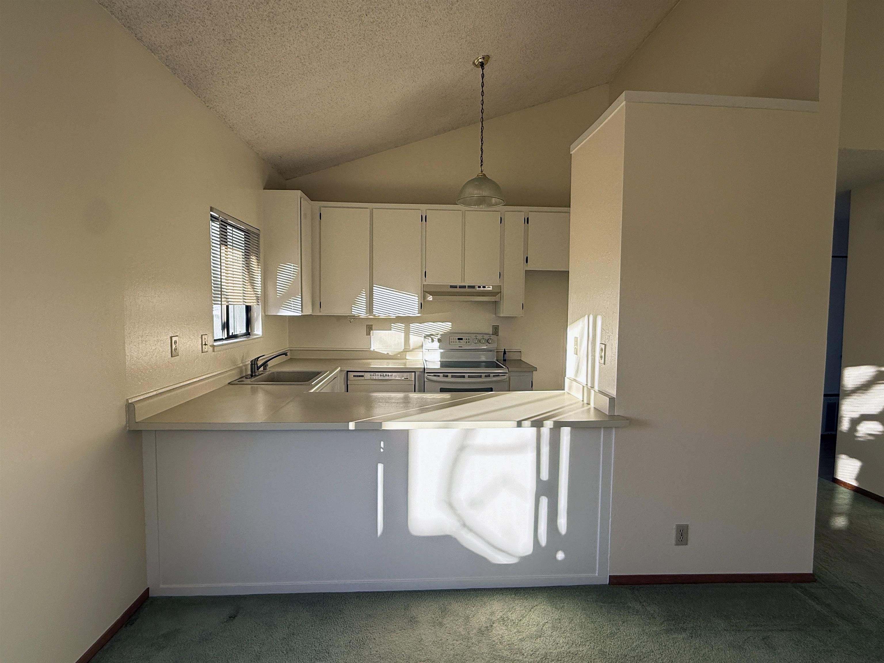 Detail Gallery Image 7 of 13 For 1126 Maywood Ln, Martinez,  CA 94553 - 2 Beds | 2 Baths