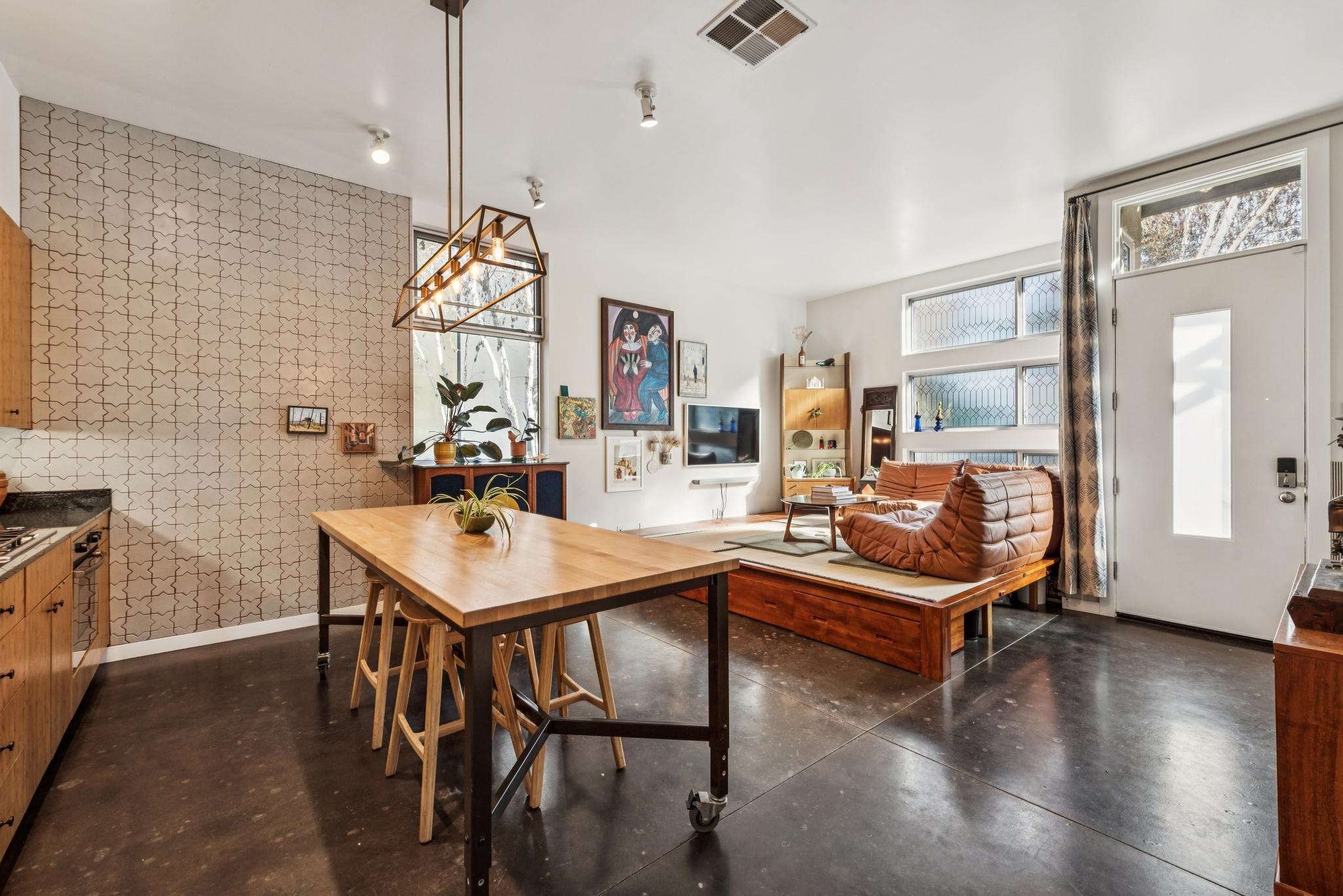 Detail Gallery Image 12 of 27 For 9 Ealing Ln, Oakland,  CA 94608 - 1 Beds | 1 Baths