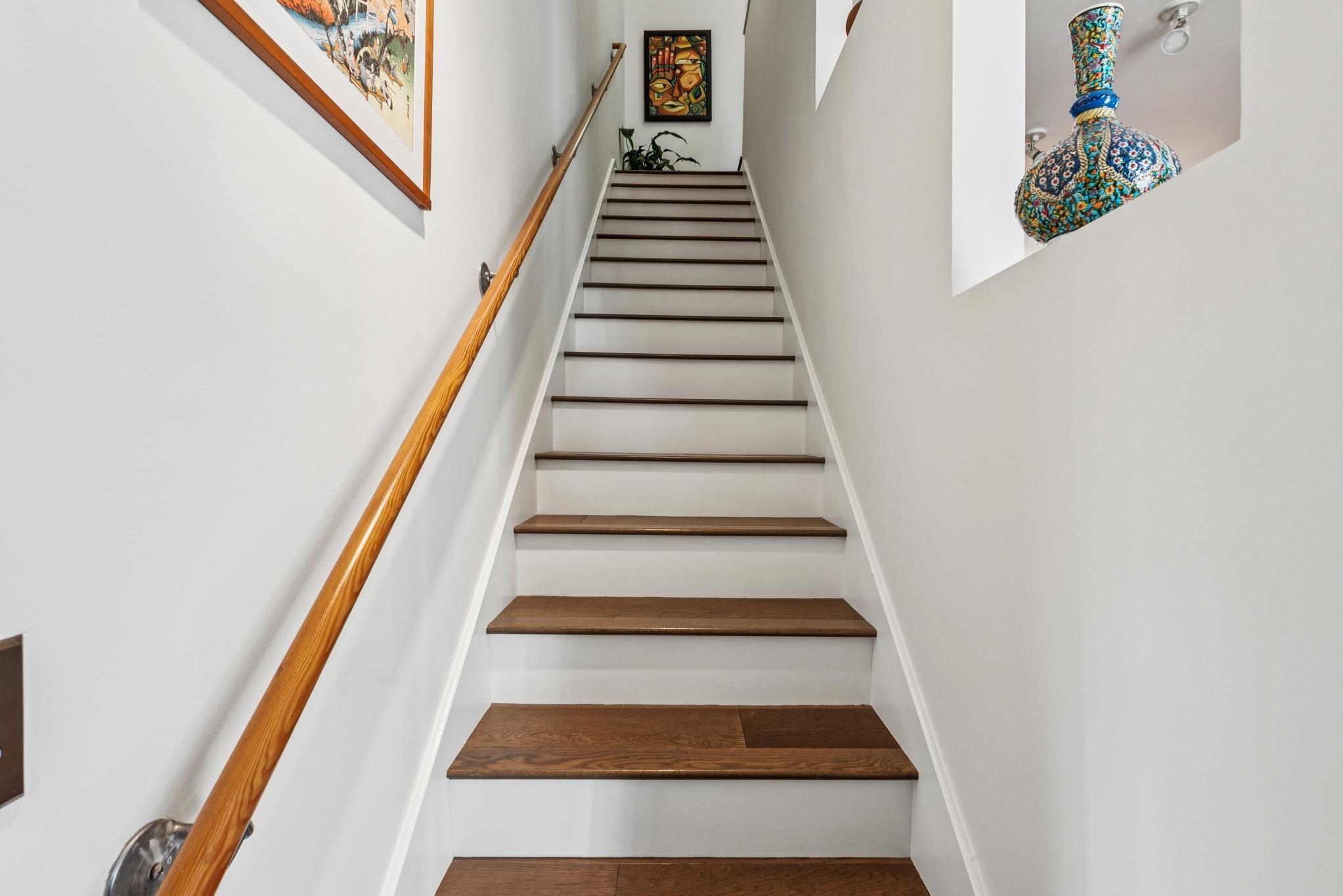 Detail Gallery Image 13 of 27 For 9 Ealing Ln, Oakland,  CA 94608 - 1 Beds | 1 Baths