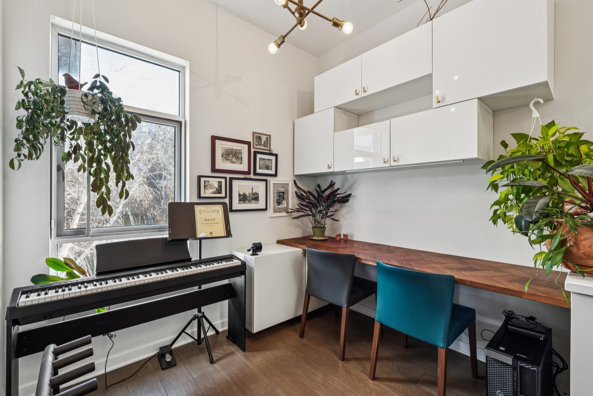 Detail Gallery Image 15 of 27 For 9 Ealing Ln, Oakland,  CA 94608 - 1 Beds | 1 Baths