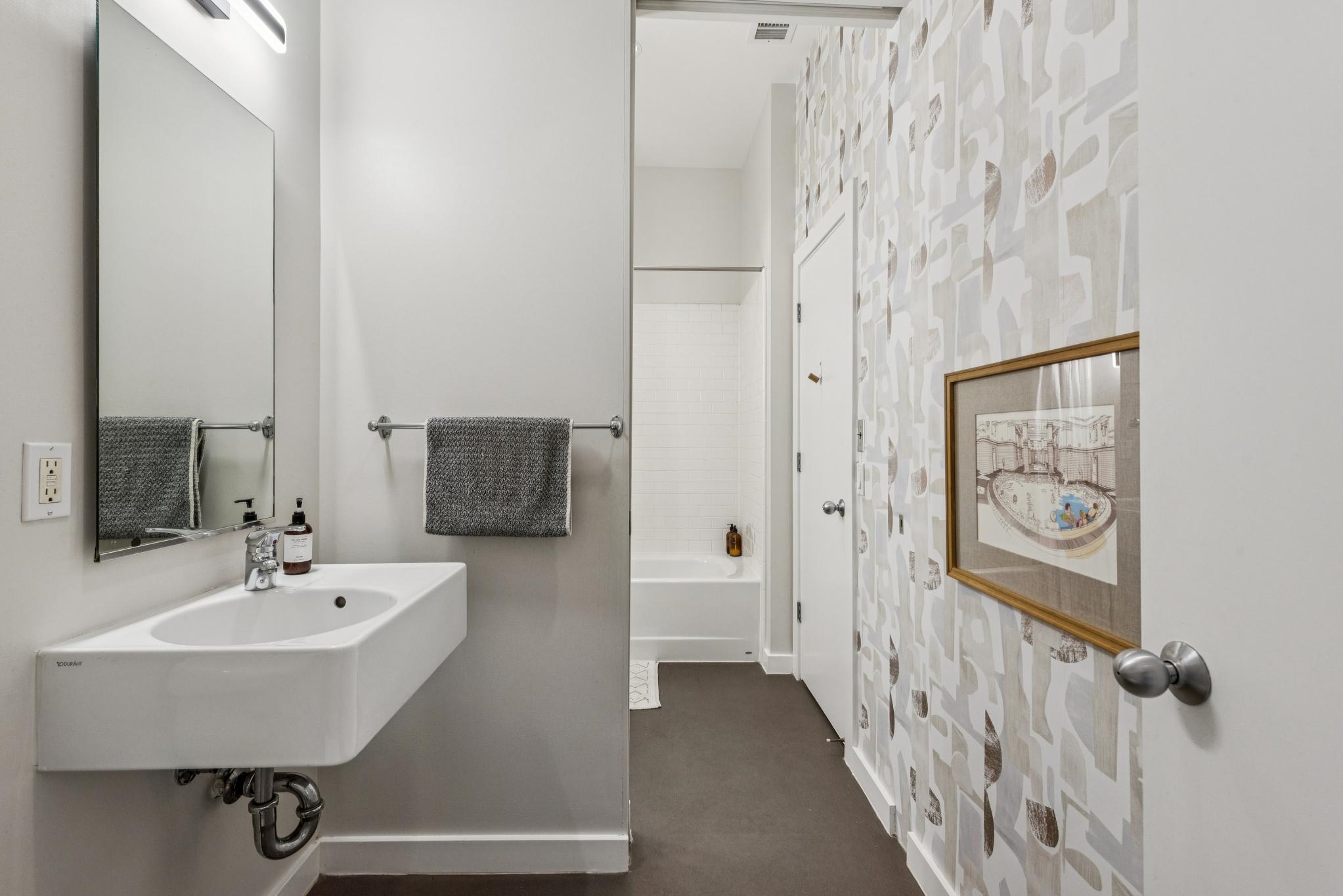 Detail Gallery Image 20 of 27 For 9 Ealing Ln, Oakland,  CA 94608 - 1 Beds | 1 Baths