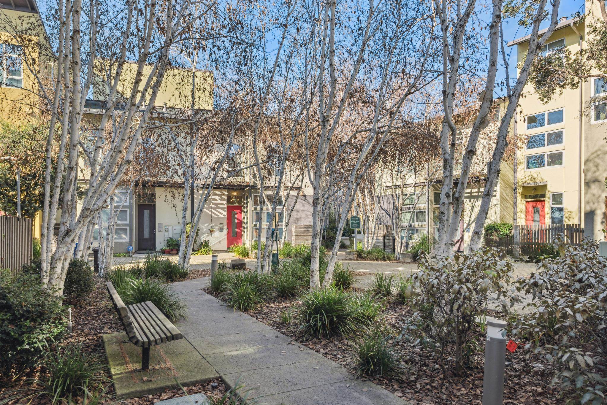 Detail Gallery Image 23 of 27 For 9 Ealing Ln, Oakland,  CA 94608 - 1 Beds | 1 Baths