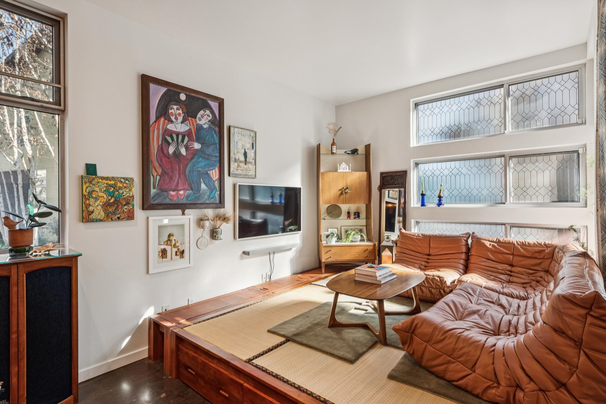 Detail Gallery Image 5 of 27 For 9 Ealing Ln, Oakland,  CA 94608 - 1 Beds | 1 Baths