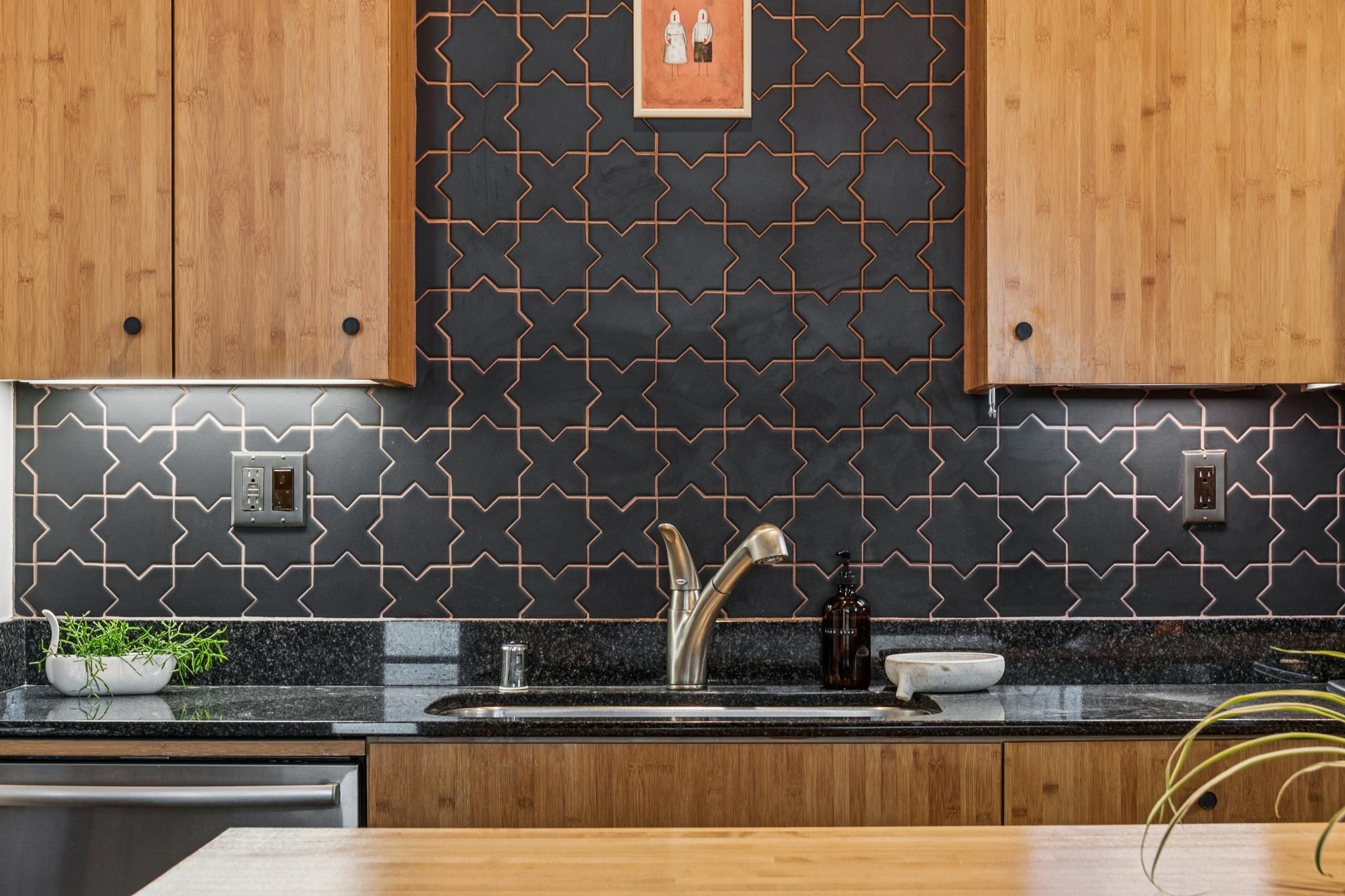 Detail Gallery Image 9 of 27 For 9 Ealing Ln, Oakland,  CA 94608 - 1 Beds | 1 Baths