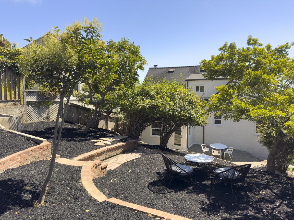 Detail Gallery Image 23 of 52 For 479 Kentucky Ave, Berkeley,  CA 94707 - 3 Beds | 2 Baths