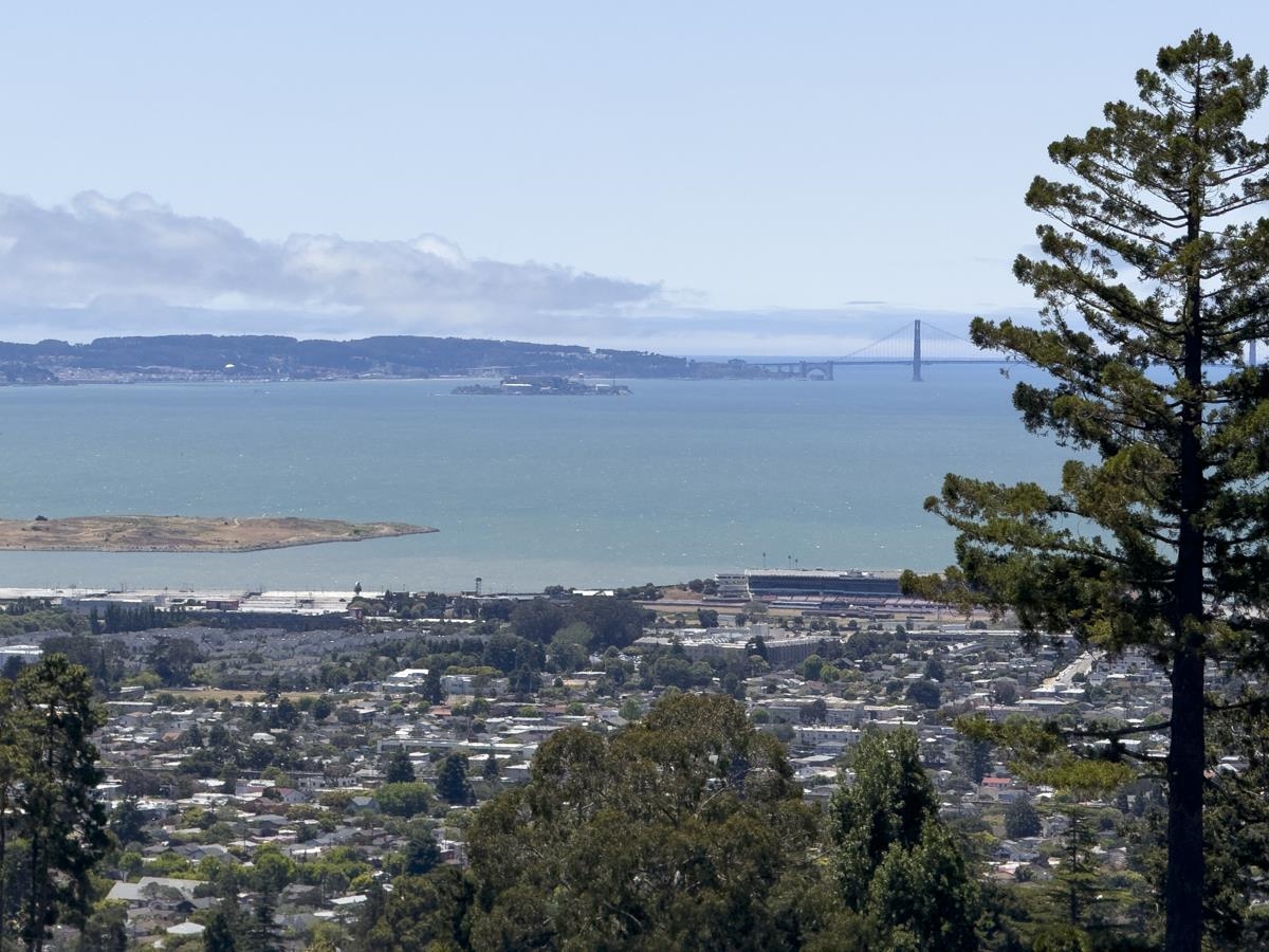 Detail Gallery Image 10 of 52 For 479 Kentucky Ave, Berkeley,  CA 94707 - 3 Beds | 2 Baths