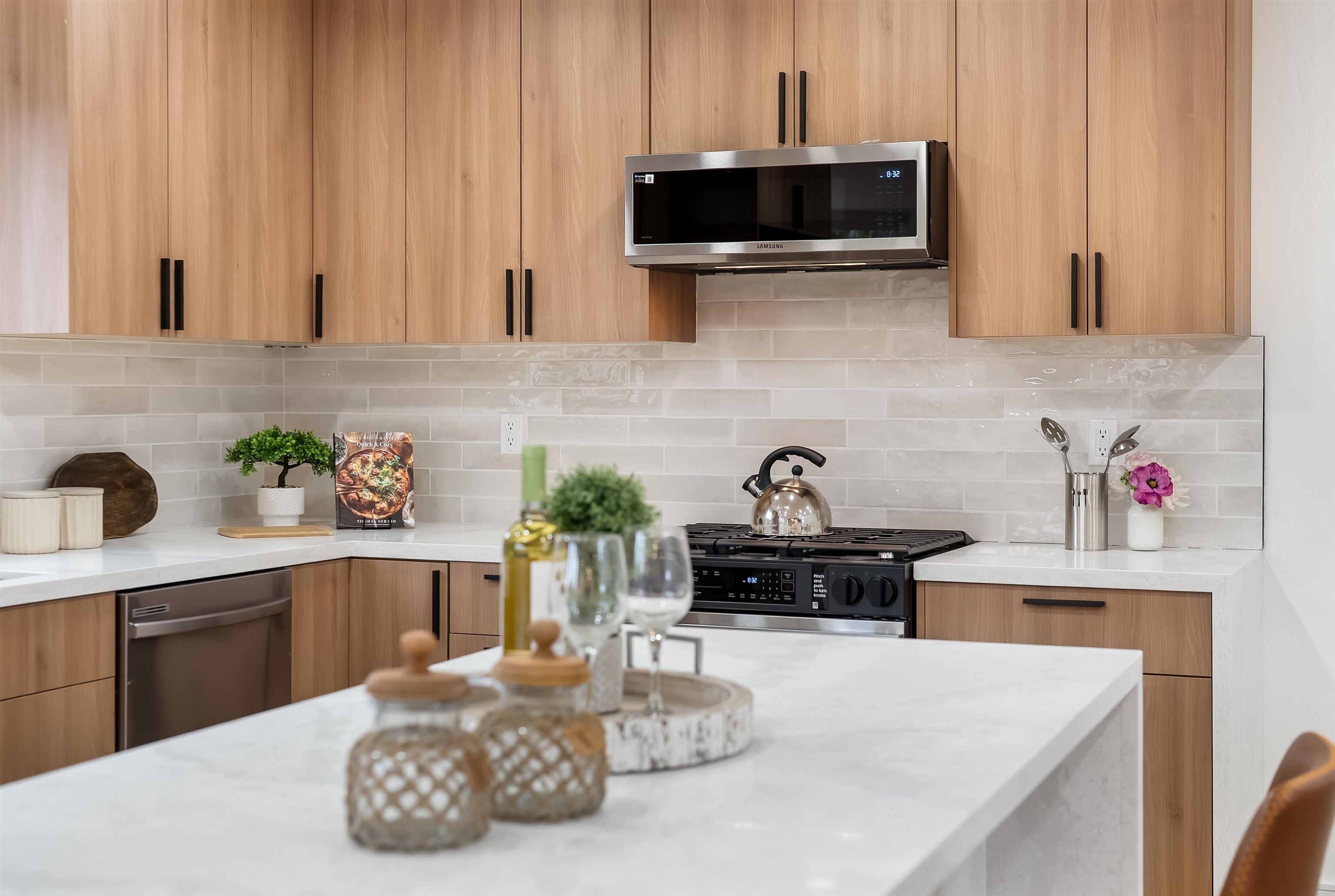 Detail Gallery Image 13 of 60 For 26373 Parkside Dr, Hayward,  CA 94542 - 4 Beds | 3/1 Baths