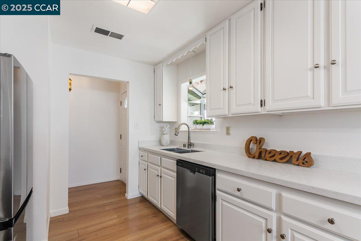 Detail Gallery Image 8 of 27 For 4081 Salem St, Concord,  CA 94521 - 3 Beds | 2 Baths