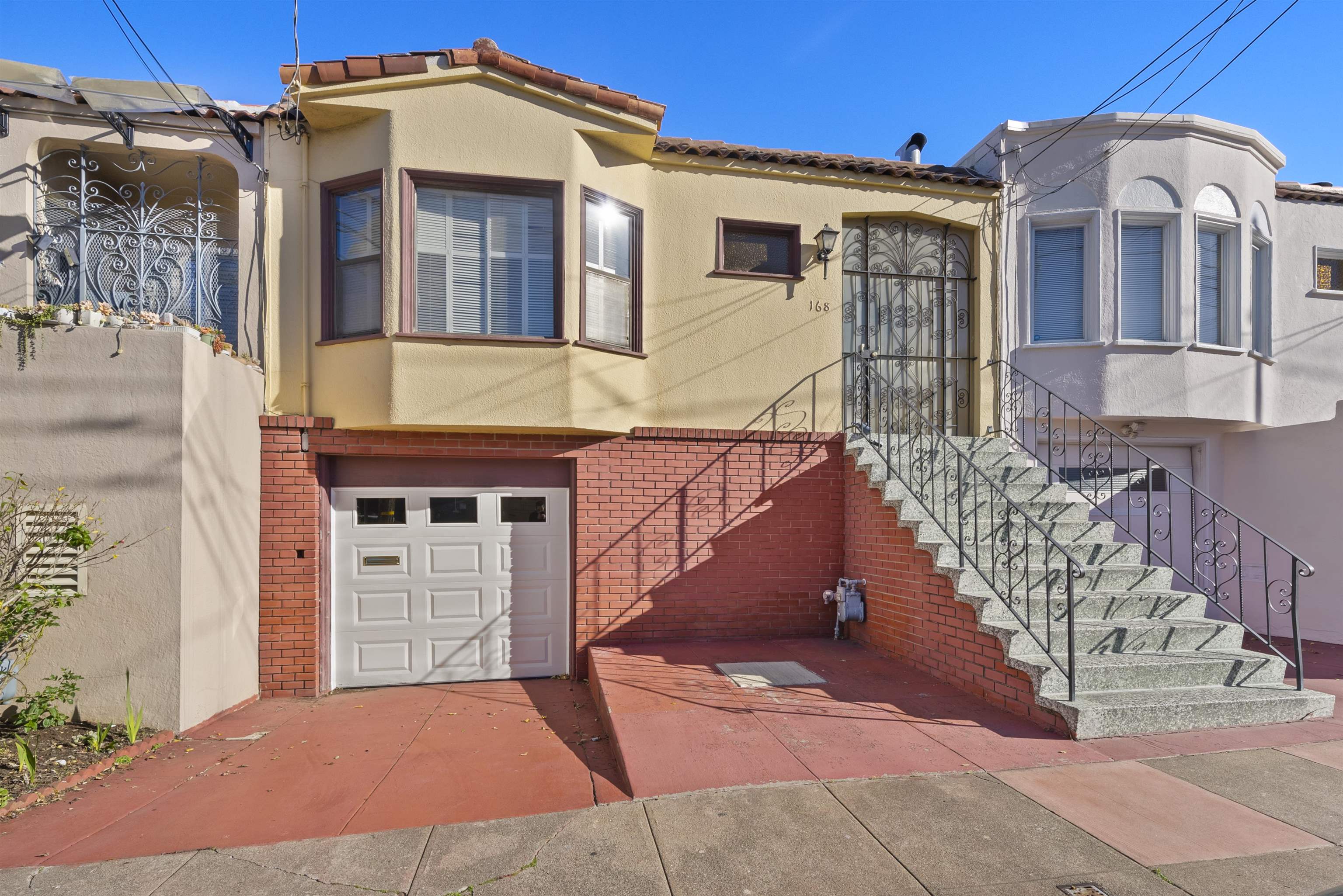 Detail Gallery Image 3 of 40 For 168 Laura St, San Francisco,  CA 94112 - 2 Beds | 2 Baths