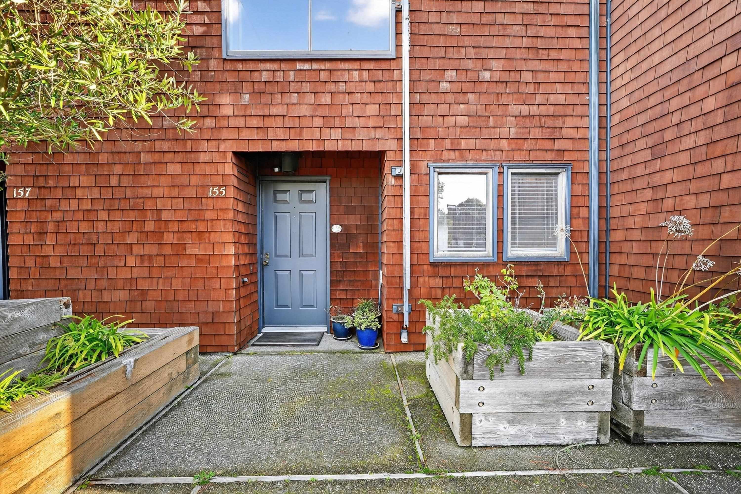 Detail Gallery Image 3 of 51 For 155 Headlands Ct, Sausalito,  CA 94965 - 2 Beds | 2/1 Baths