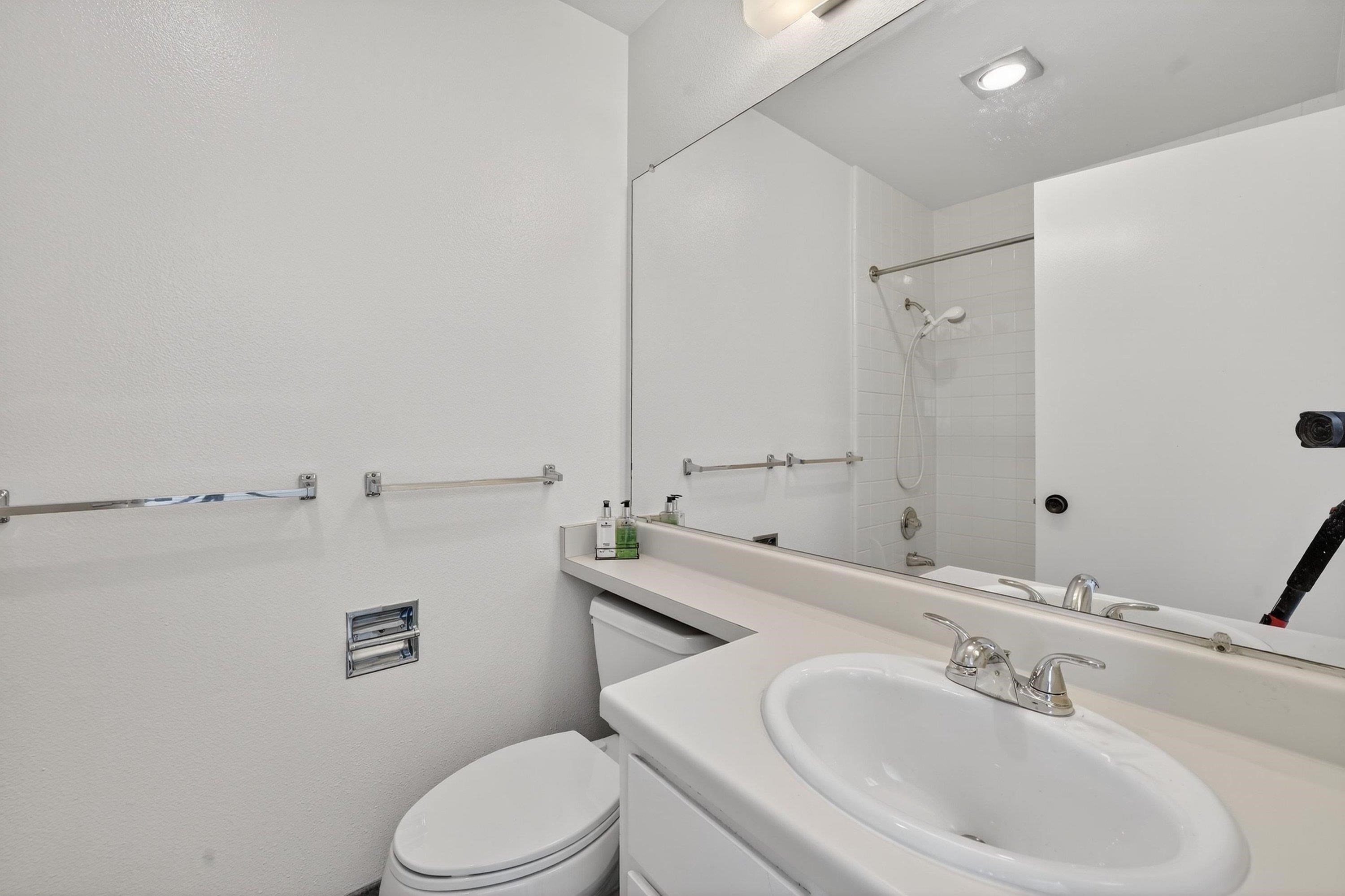 Detail Gallery Image 30 of 51 For 155 Headlands Ct, Sausalito,  CA 94965 - 2 Beds | 2/1 Baths