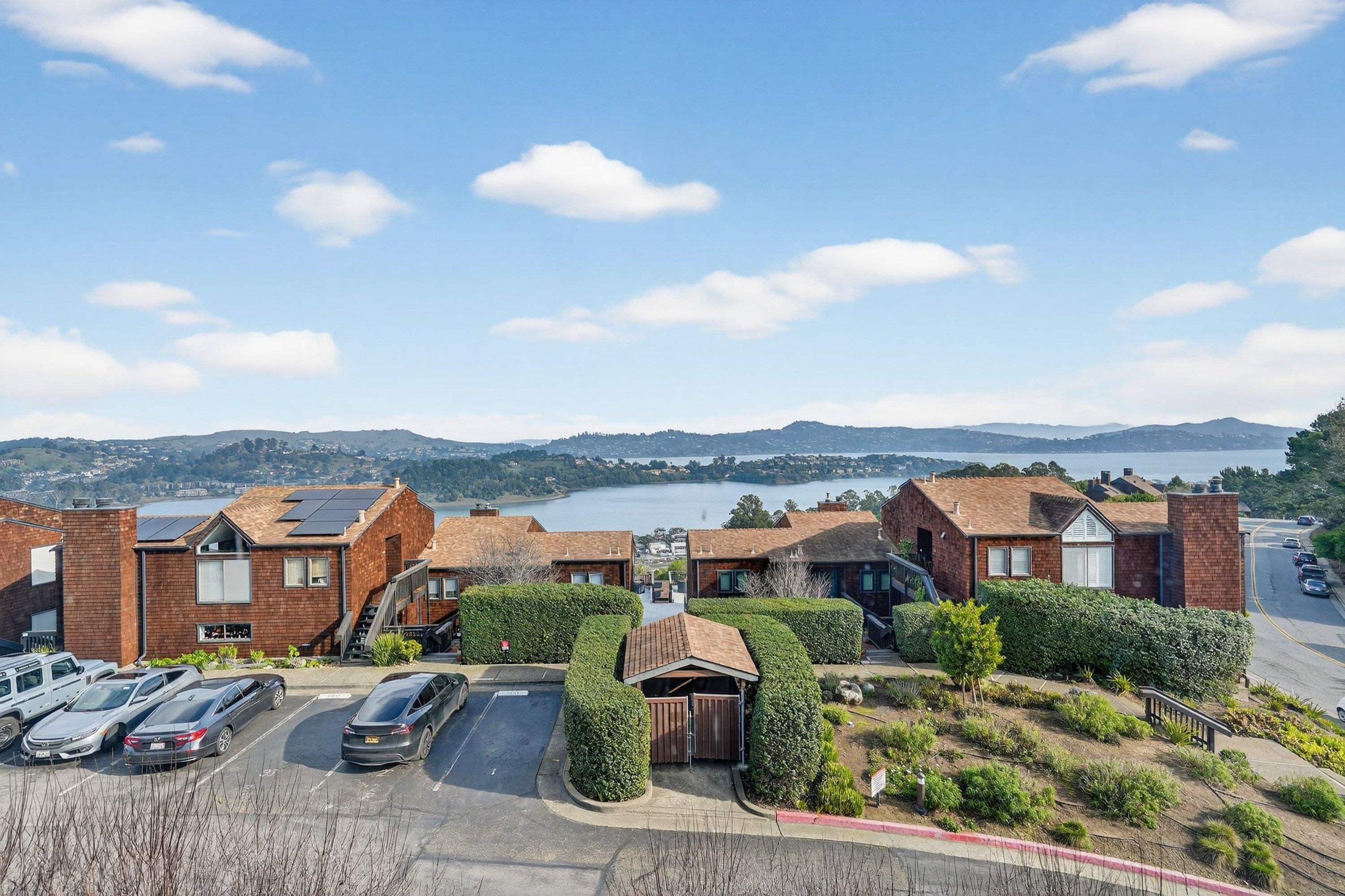 Detail Gallery Image 34 of 51 For 155 Headlands Ct, Sausalito,  CA 94965 - 2 Beds | 2/1 Baths