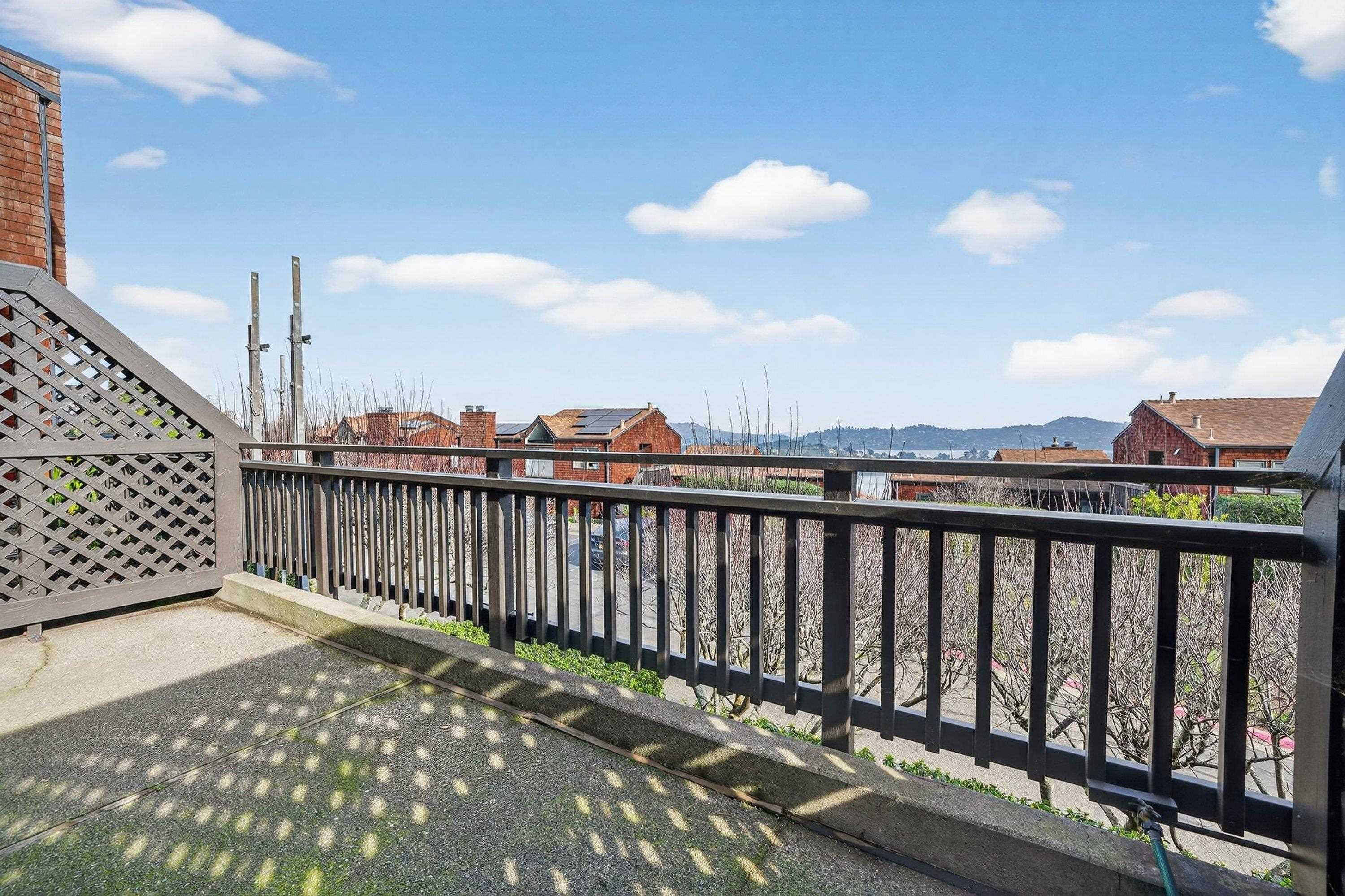 Detail Gallery Image 35 of 51 For 155 Headlands Ct, Sausalito,  CA 94965 - 2 Beds | 2/1 Baths