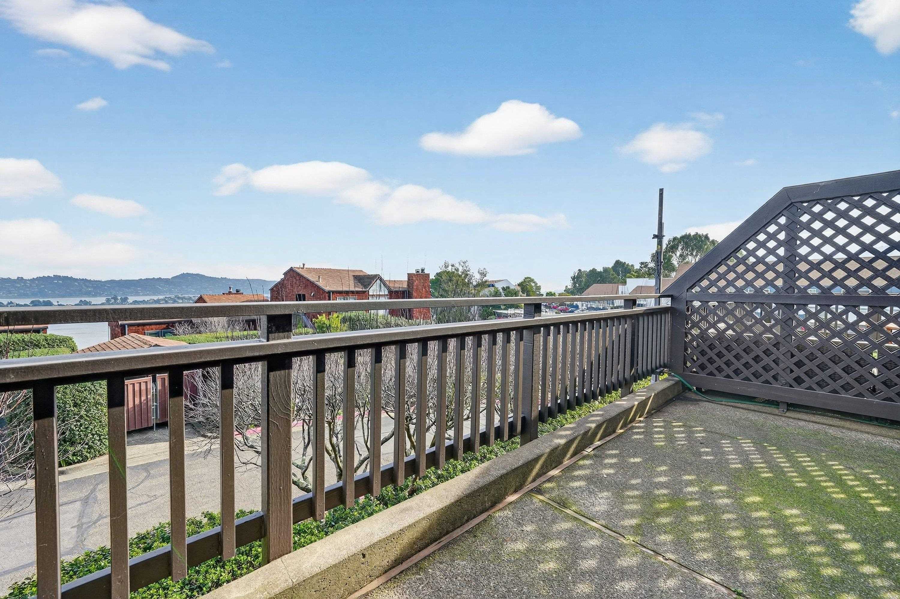 Detail Gallery Image 36 of 51 For 155 Headlands Ct, Sausalito,  CA 94965 - 2 Beds | 2/1 Baths