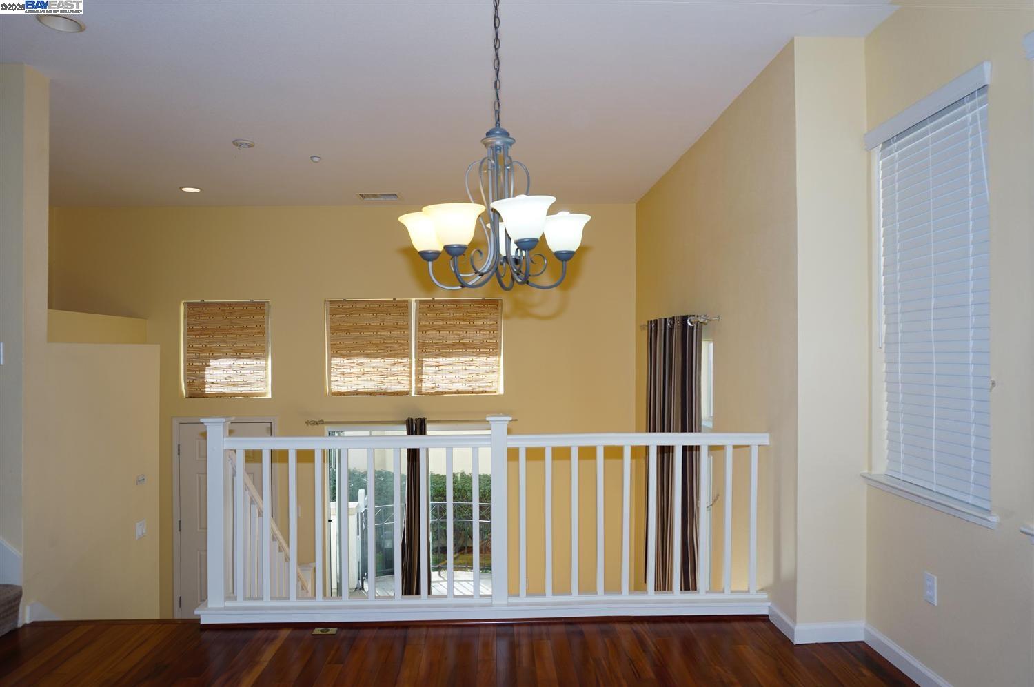 Detail Gallery Image 12 of 37 For 178 Stockwell Dr, Mountain View,  CA 94043 - 3 Beds | 2/1 Baths