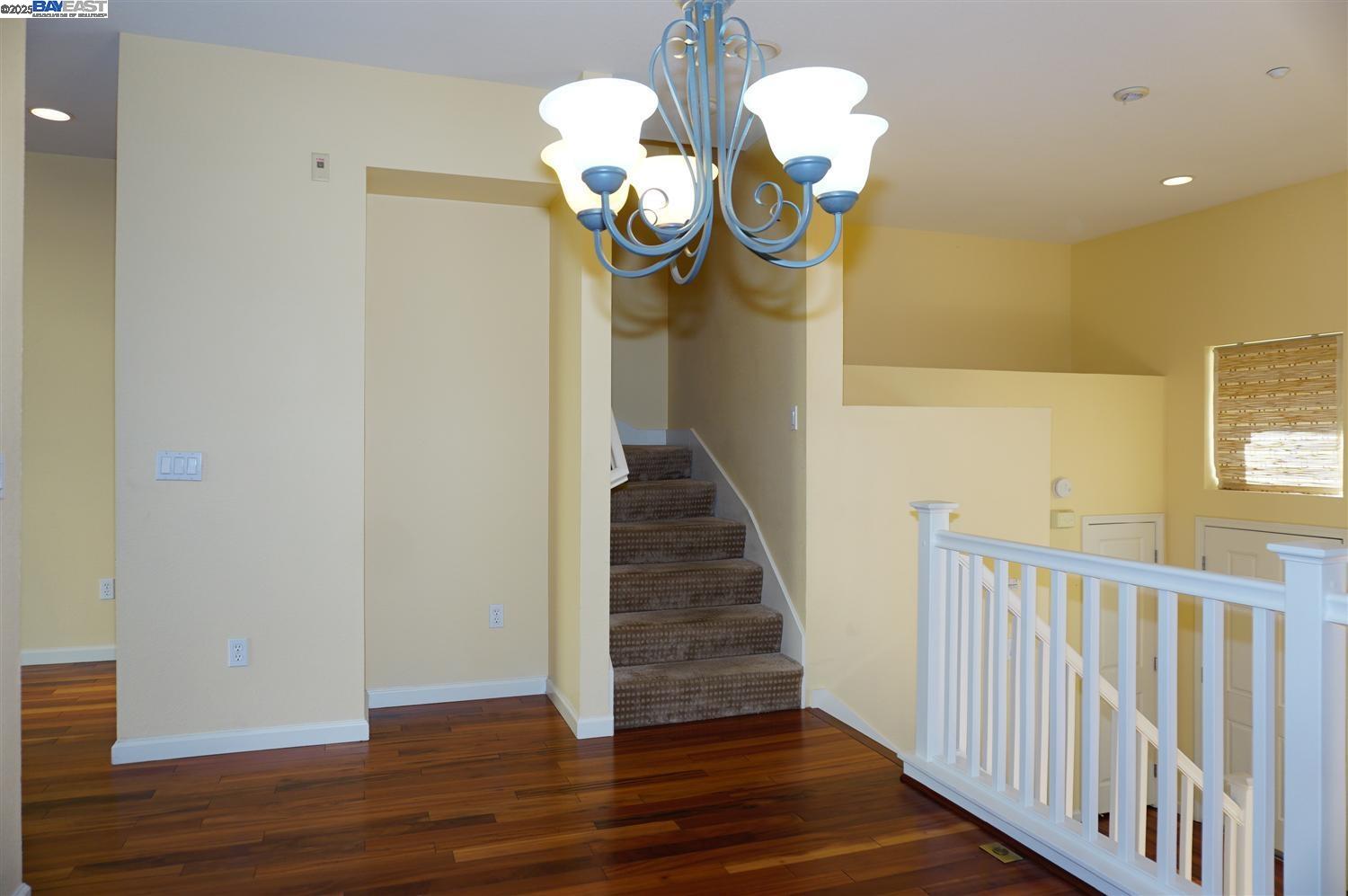 Detail Gallery Image 14 of 37 For 178 Stockwell Dr, Mountain View,  CA 94043 - 3 Beds | 2/1 Baths