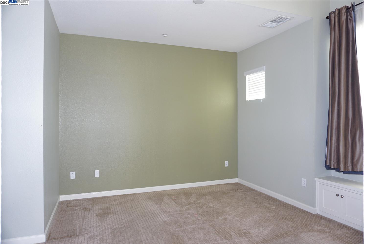 Detail Gallery Image 15 of 37 For 178 Stockwell Dr, Mountain View,  CA 94043 - 3 Beds | 2/1 Baths