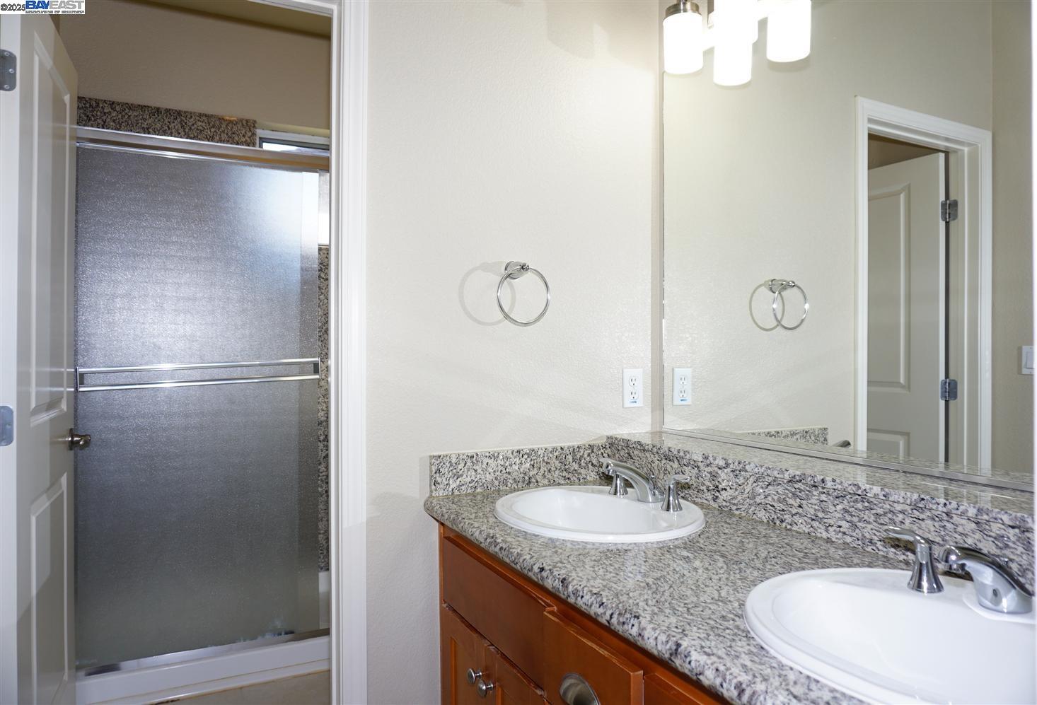 Detail Gallery Image 17 of 37 For 178 Stockwell Dr, Mountain View,  CA 94043 - 3 Beds | 2/1 Baths