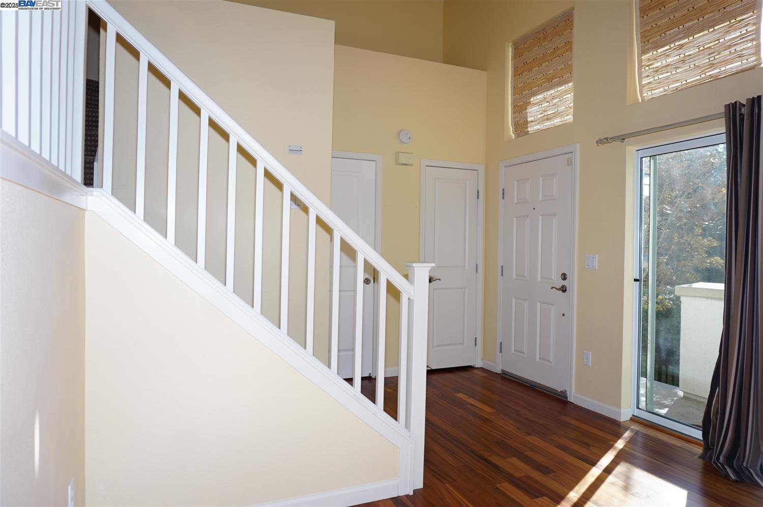 Detail Gallery Image 3 of 37 For 178 Stockwell Dr, Mountain View,  CA 94043 - 3 Beds | 2/1 Baths