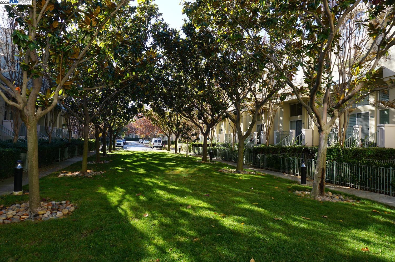 Detail Gallery Image 29 of 37 For 178 Stockwell Dr, Mountain View,  CA 94043 - 3 Beds | 2/1 Baths