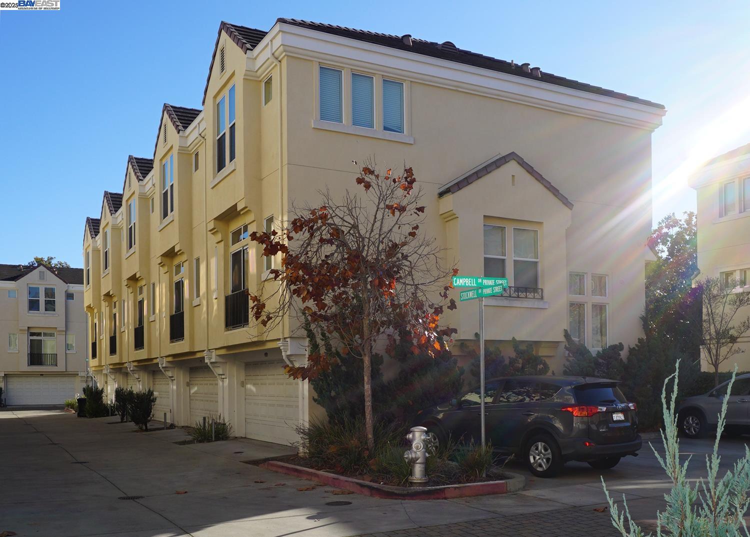 Detail Gallery Image 30 of 37 For 178 Stockwell Dr, Mountain View,  CA 94043 - 3 Beds | 2/1 Baths