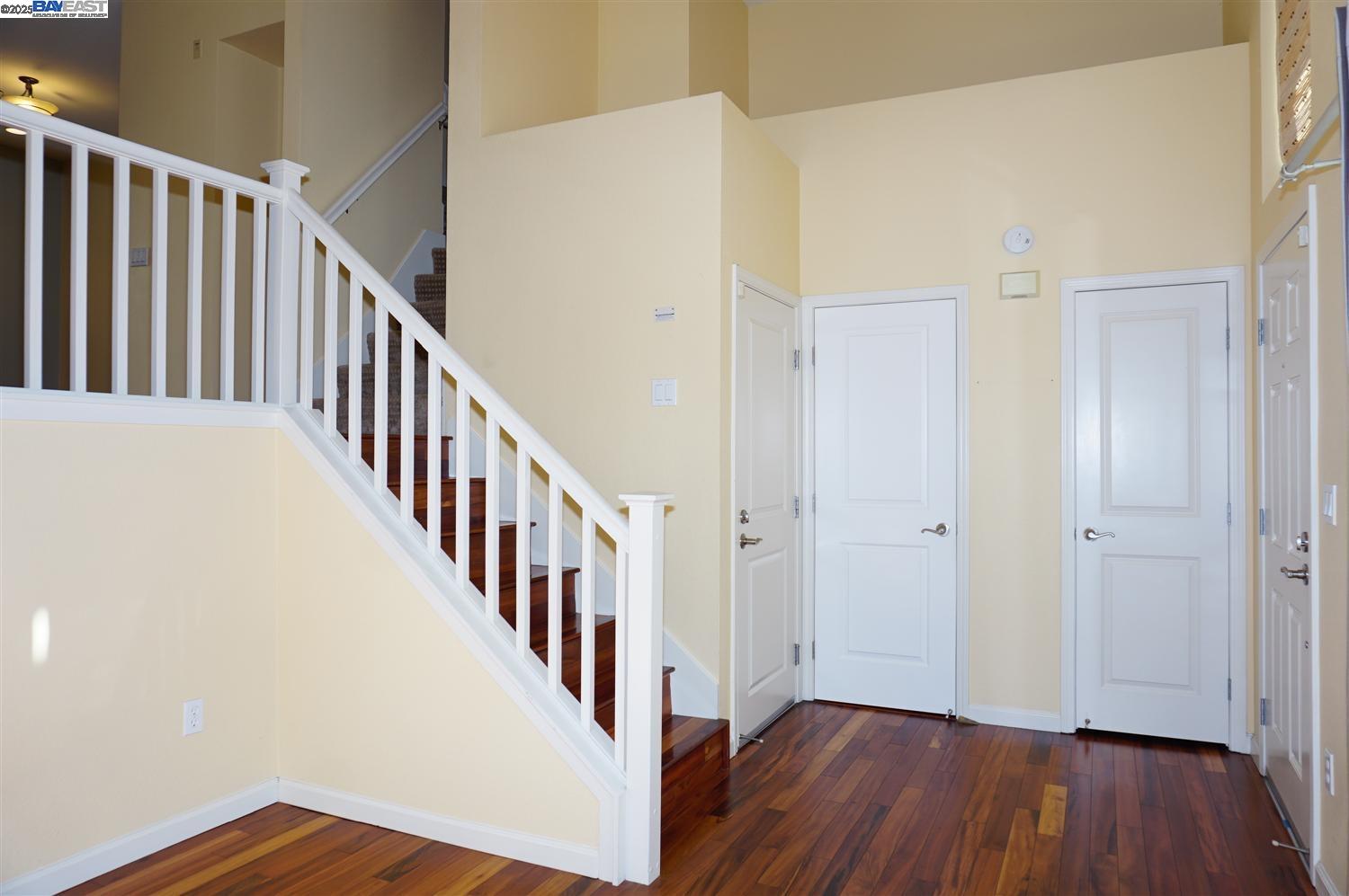 Detail Gallery Image 4 of 37 For 178 Stockwell Dr, Mountain View,  CA 94043 - 3 Beds | 2/1 Baths