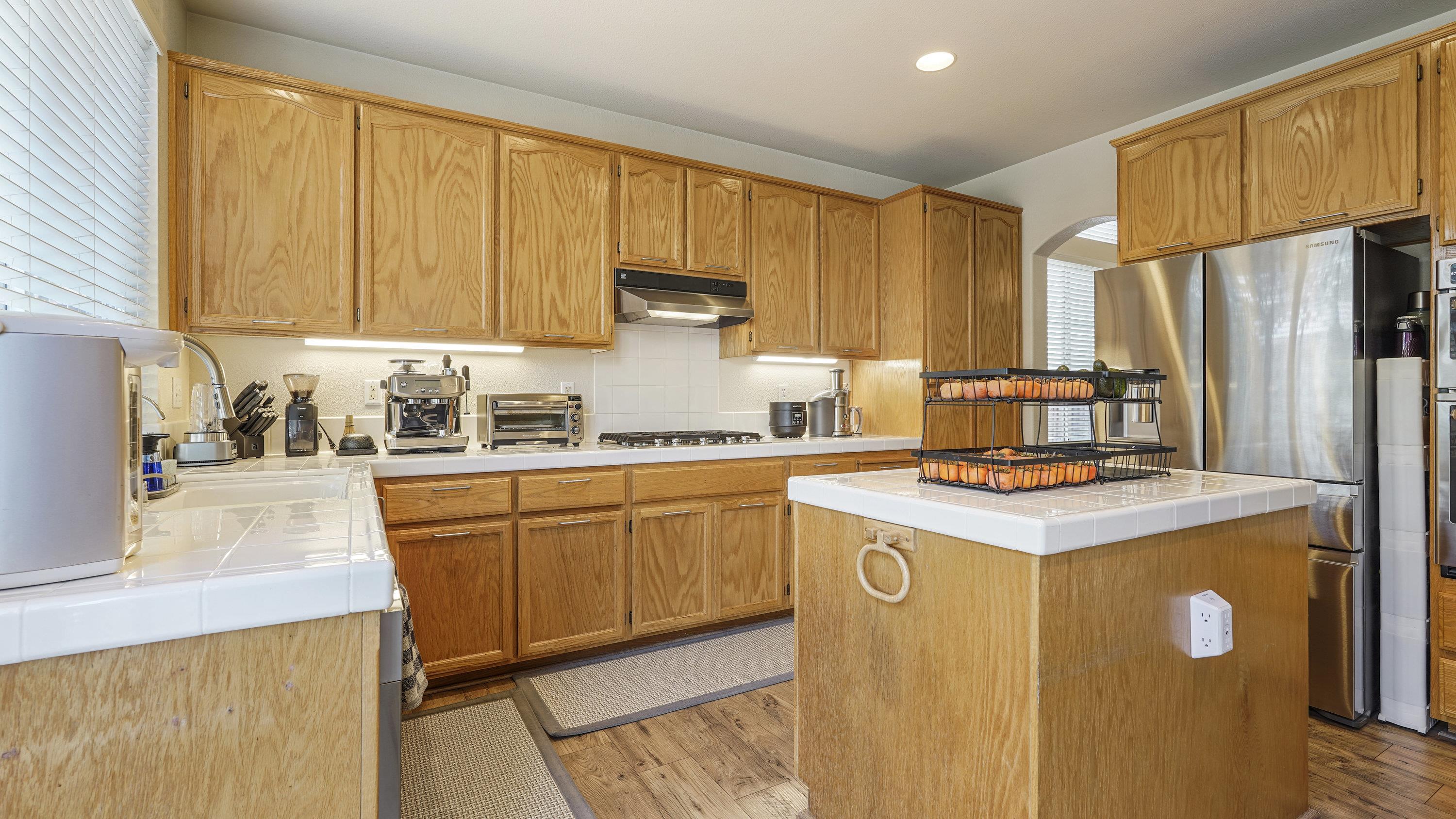 Detail Gallery Image 12 of 47 For 1388 Four Oaks Rd, San Jose,  CA 95131 - 5 Beds | 3 Baths