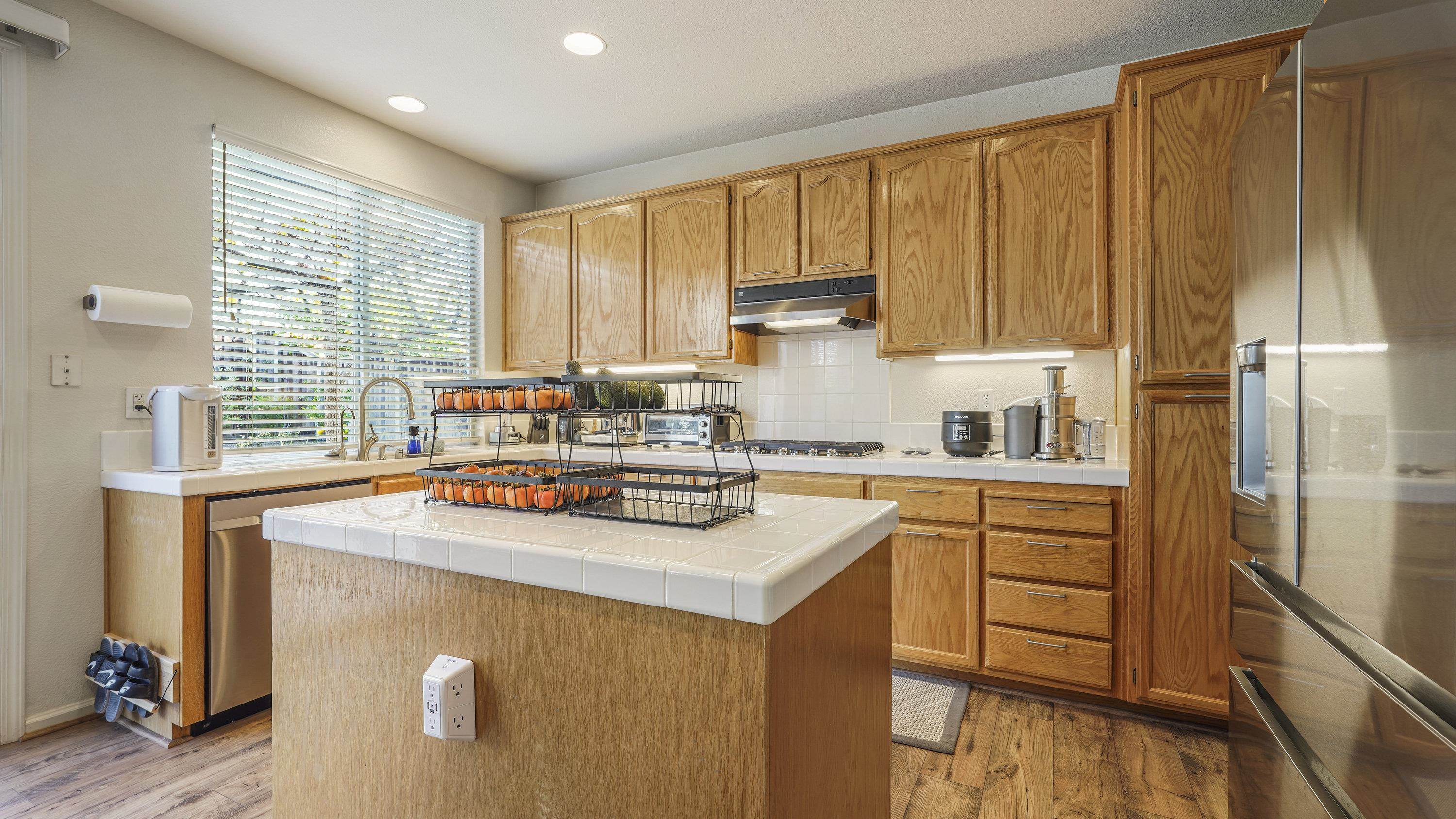 Detail Gallery Image 14 of 47 For 1388 Four Oaks Rd, San Jose,  CA 95131 - 5 Beds | 3 Baths