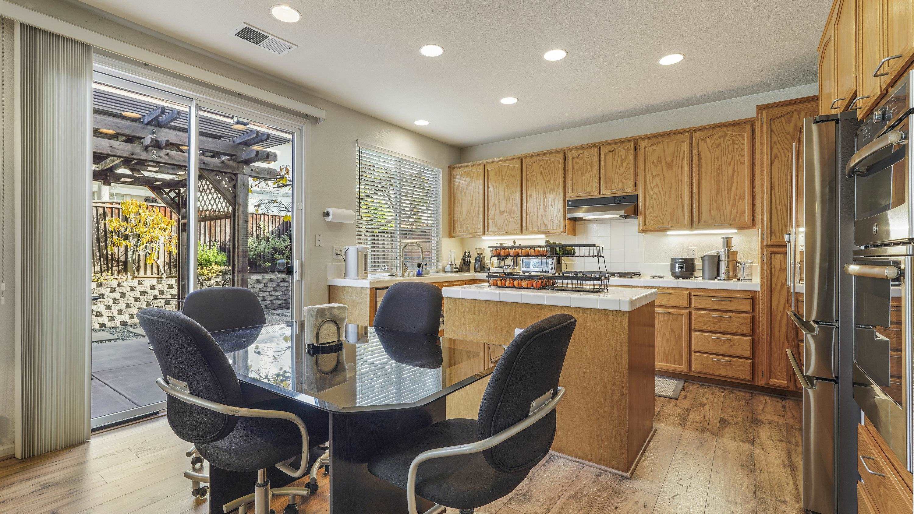 Detail Gallery Image 15 of 47 For 1388 Four Oaks Rd, San Jose,  CA 95131 - 5 Beds | 3 Baths