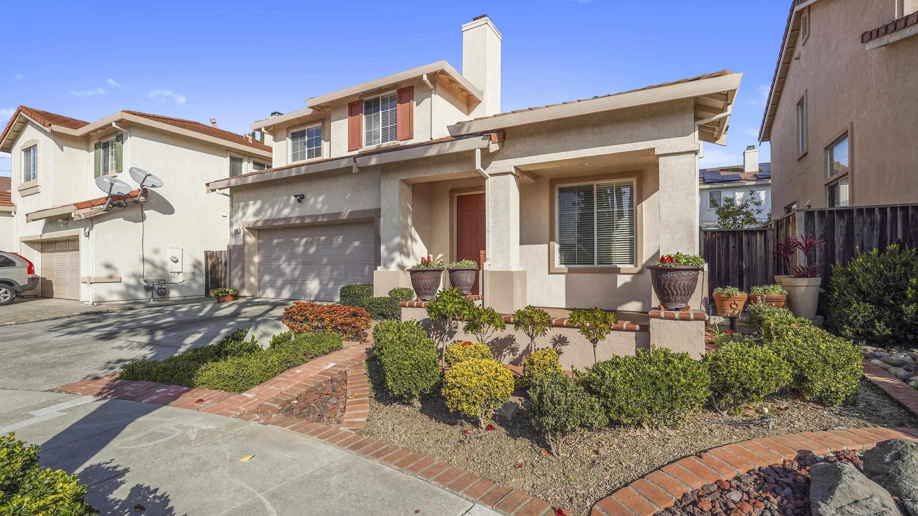 Detail Gallery Image 3 of 47 For 1388 Four Oaks Rd, San Jose,  CA 95131 - 5 Beds | 3 Baths