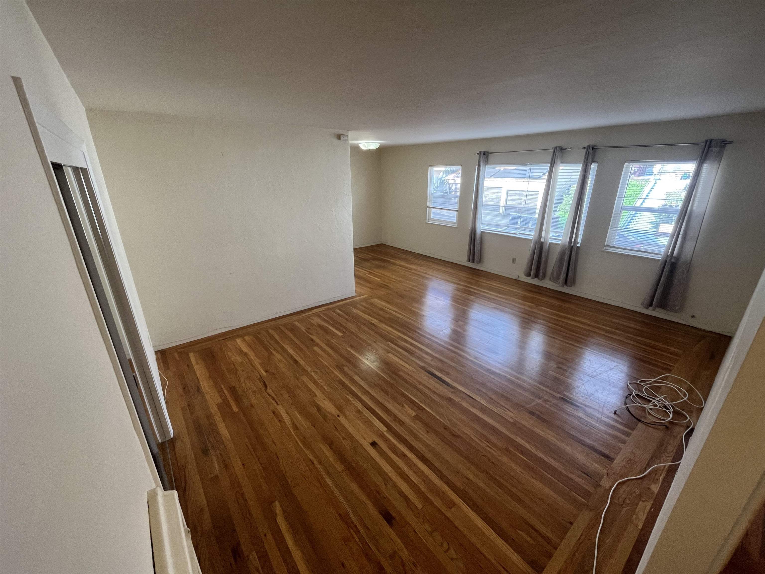 Detail Gallery Image 2 of 8 For 844 York St a,  Oakland,  CA 94610 - 1 Beds | 1 Baths