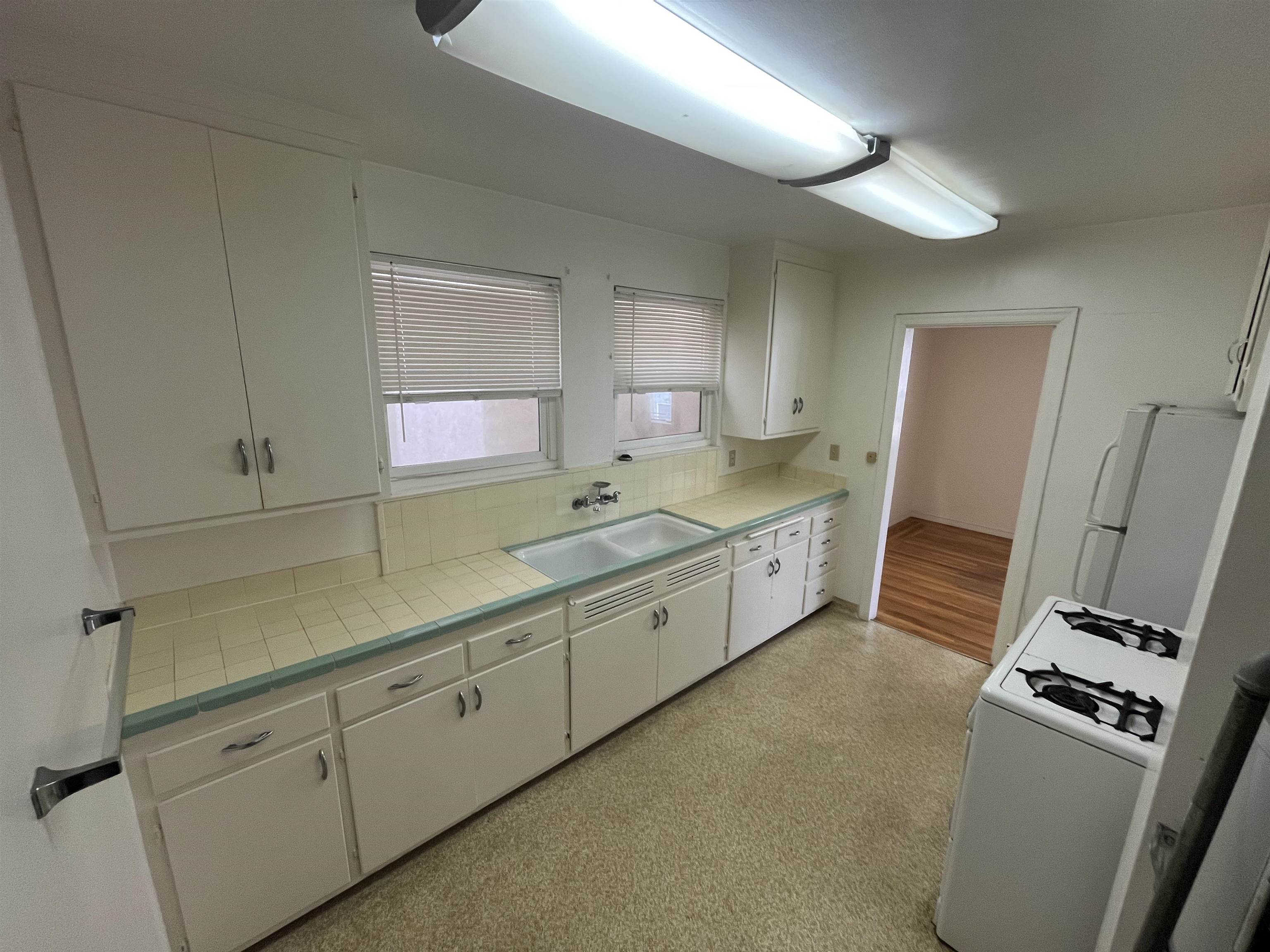 Detail Gallery Image 7 of 8 For 844 York St a,  Oakland,  CA 94610 - 1 Beds | 1 Baths