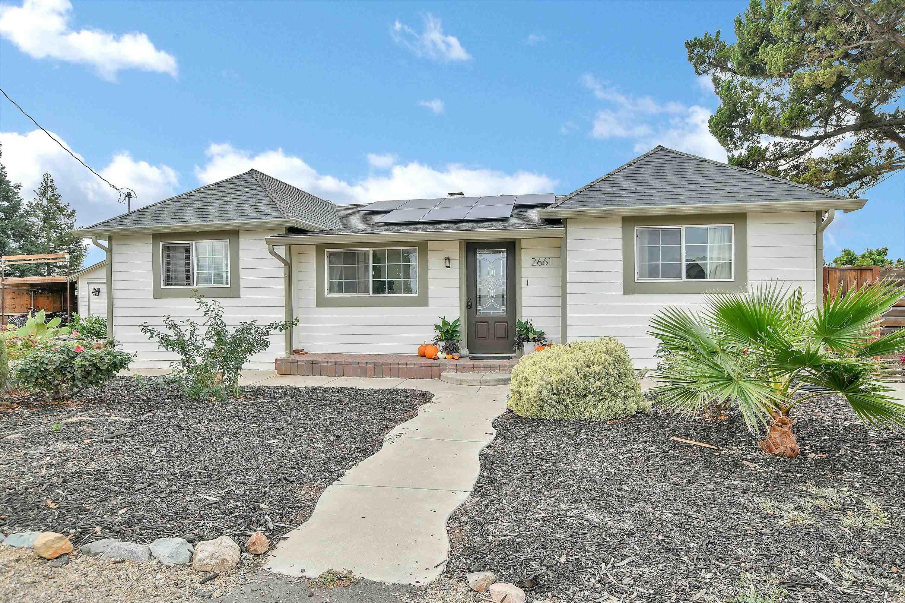 Front Image Thumbnail for EB41120132