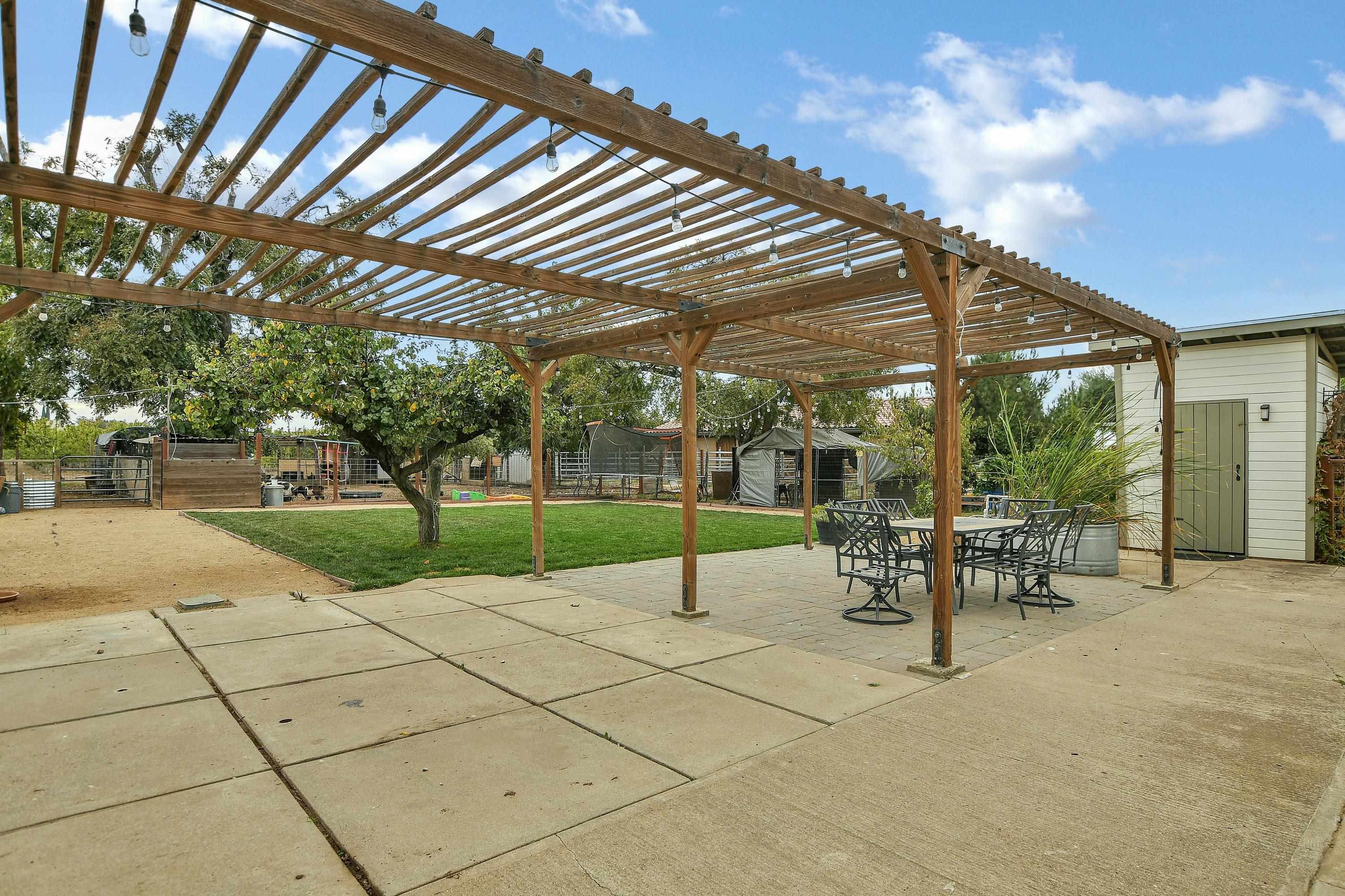 Detail Gallery Image 19 of 26 For 2661 Walnut Blvd, Brentwood,  CA 94513 - 3 Beds | 2 Baths