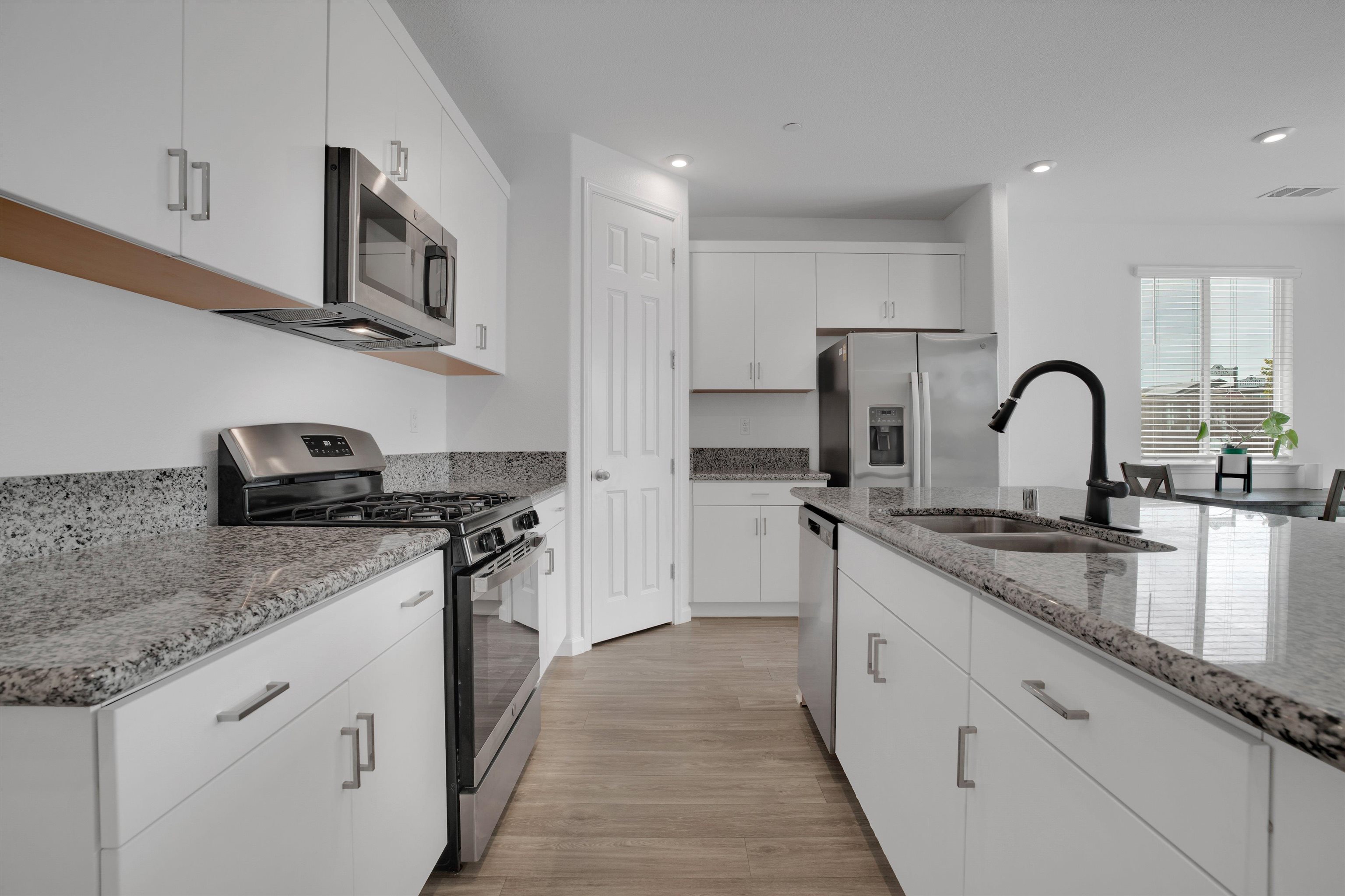 Detail Gallery Image 12 of 39 For 15455 Folktale Way, Lathrop,  CA 95330 - 3 Beds | 2 Baths