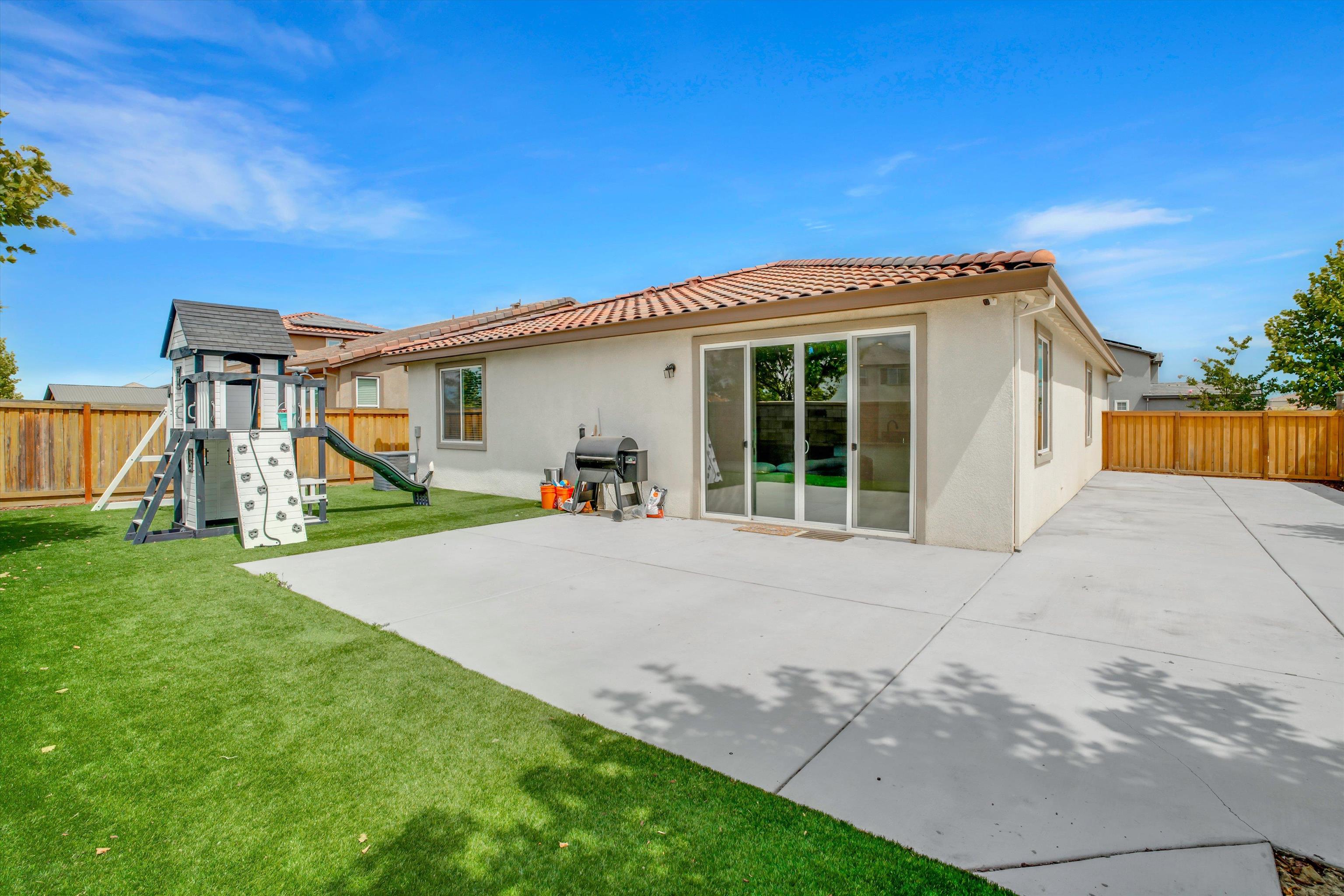 Detail Gallery Image 28 of 39 For 15455 Folktale Way, Lathrop,  CA 95330 - 3 Beds | 2 Baths