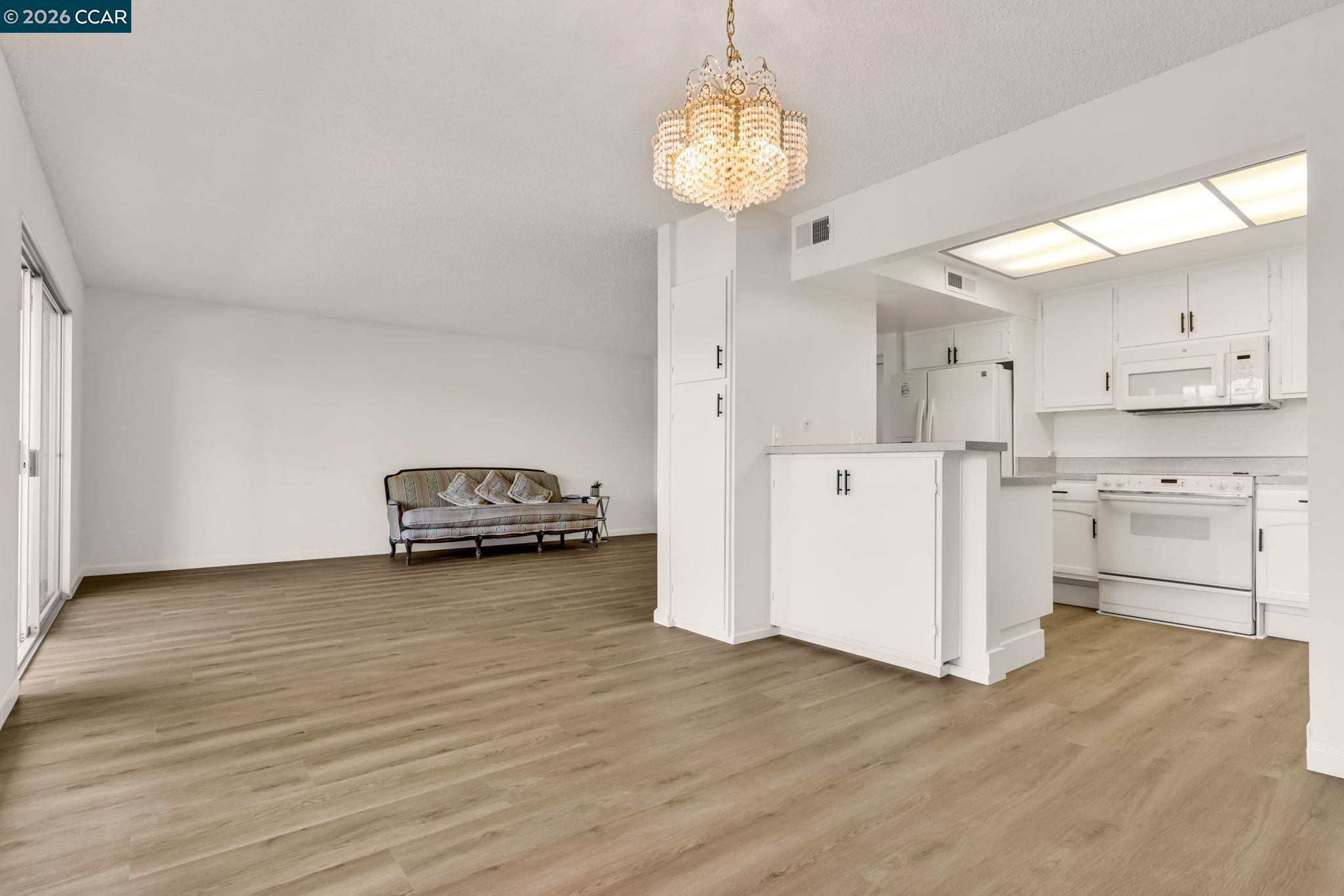 Photo #15: 41120142 Listing: Photo #15