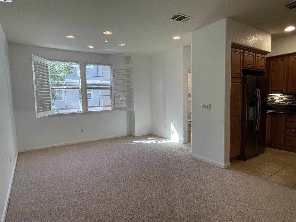 Detail Gallery Image 4 of 26 For 1503 Jetty Dr, Richmond,  CA 94804 - 3 Beds | 3/1 Baths