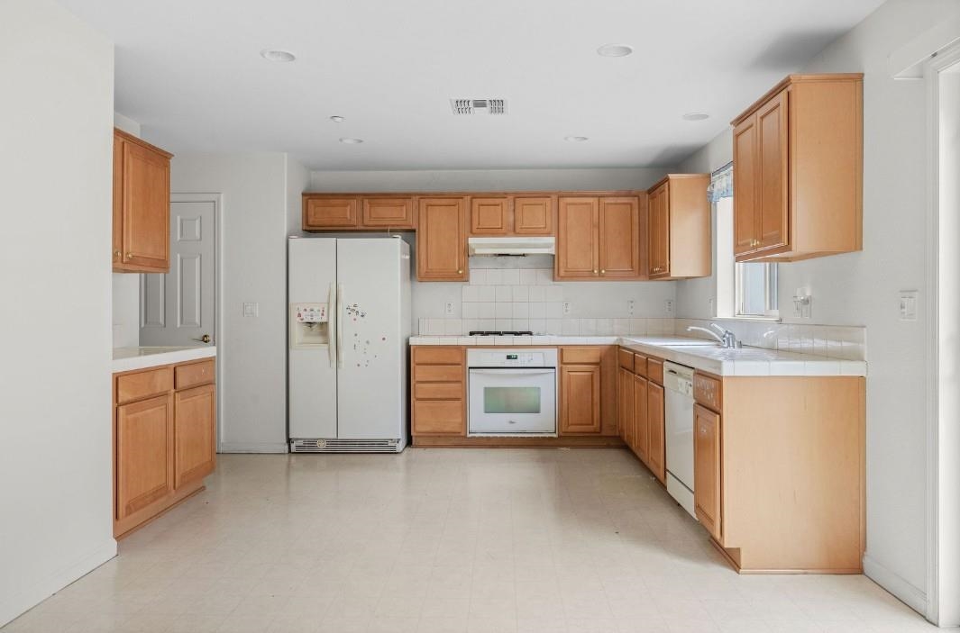 Detail Gallery Image 16 of 39 For 174 Lucy Lane, Richmond,  CA 94801 - 4 Beds | 3 Baths