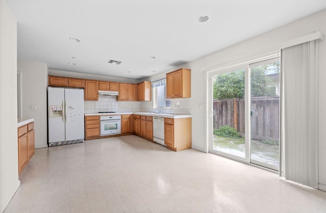 Detail Gallery Image 17 of 39 For 174 Lucy Lane, Richmond,  CA 94801 - 4 Beds | 3 Baths