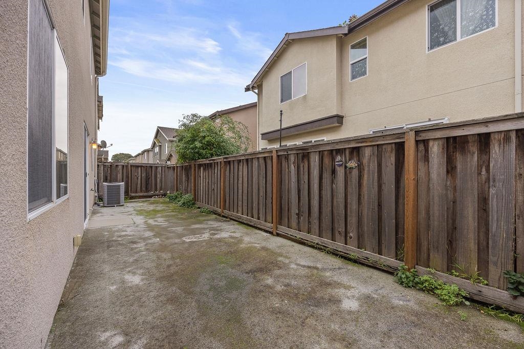 Detail Gallery Image 5 of 39 For 174 Lucy Lane, Richmond,  CA 94801 - 4 Beds | 3 Baths