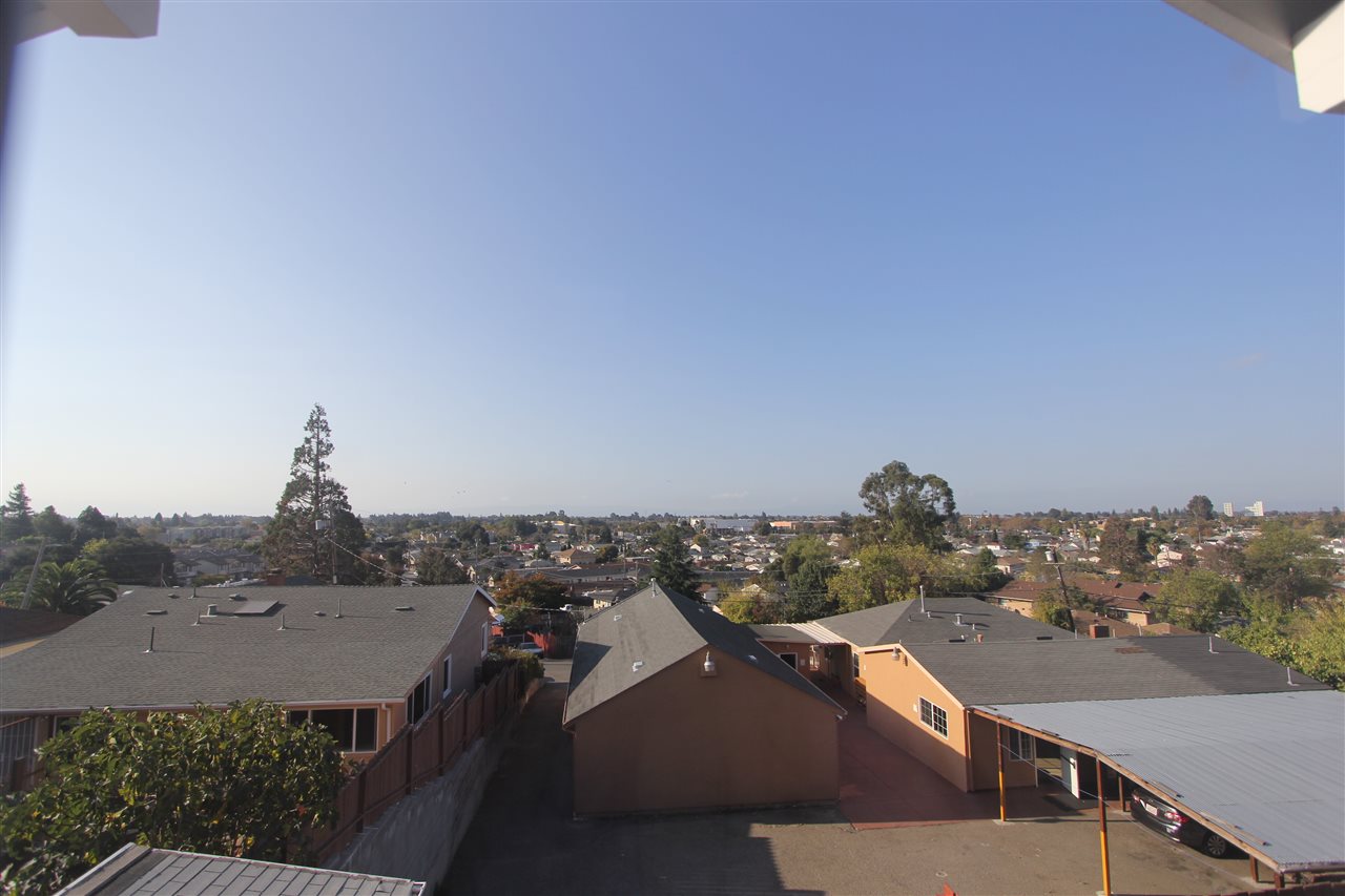 Detail Gallery Image 3 of 18 For 15667 Liberty St, San Leandro,  CA 94578 - 3 Beds | 2/1 Baths