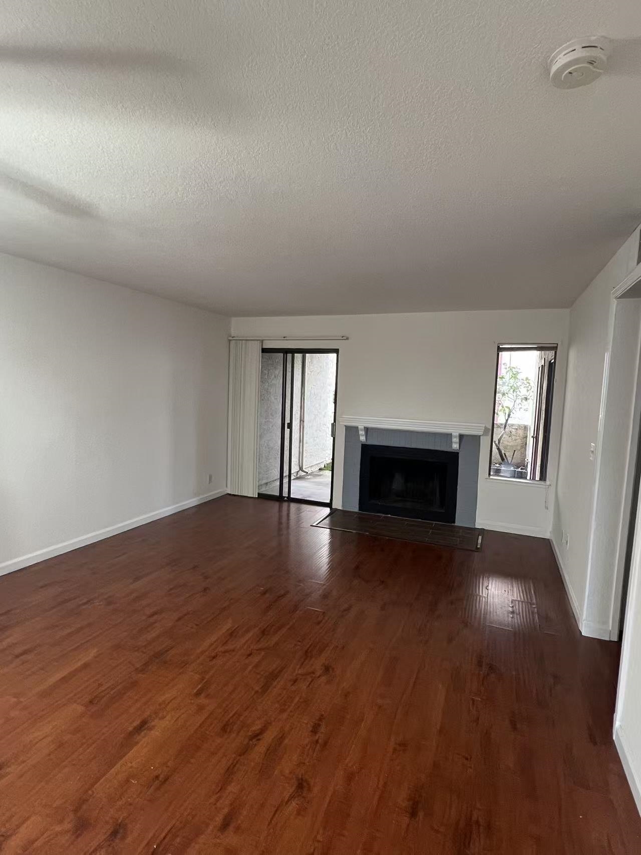 Detail Gallery Image 3 of 13 For 1391 Monument Blvd #5,  Concord,  CA 94520 - 2 Beds | 1/1 Baths