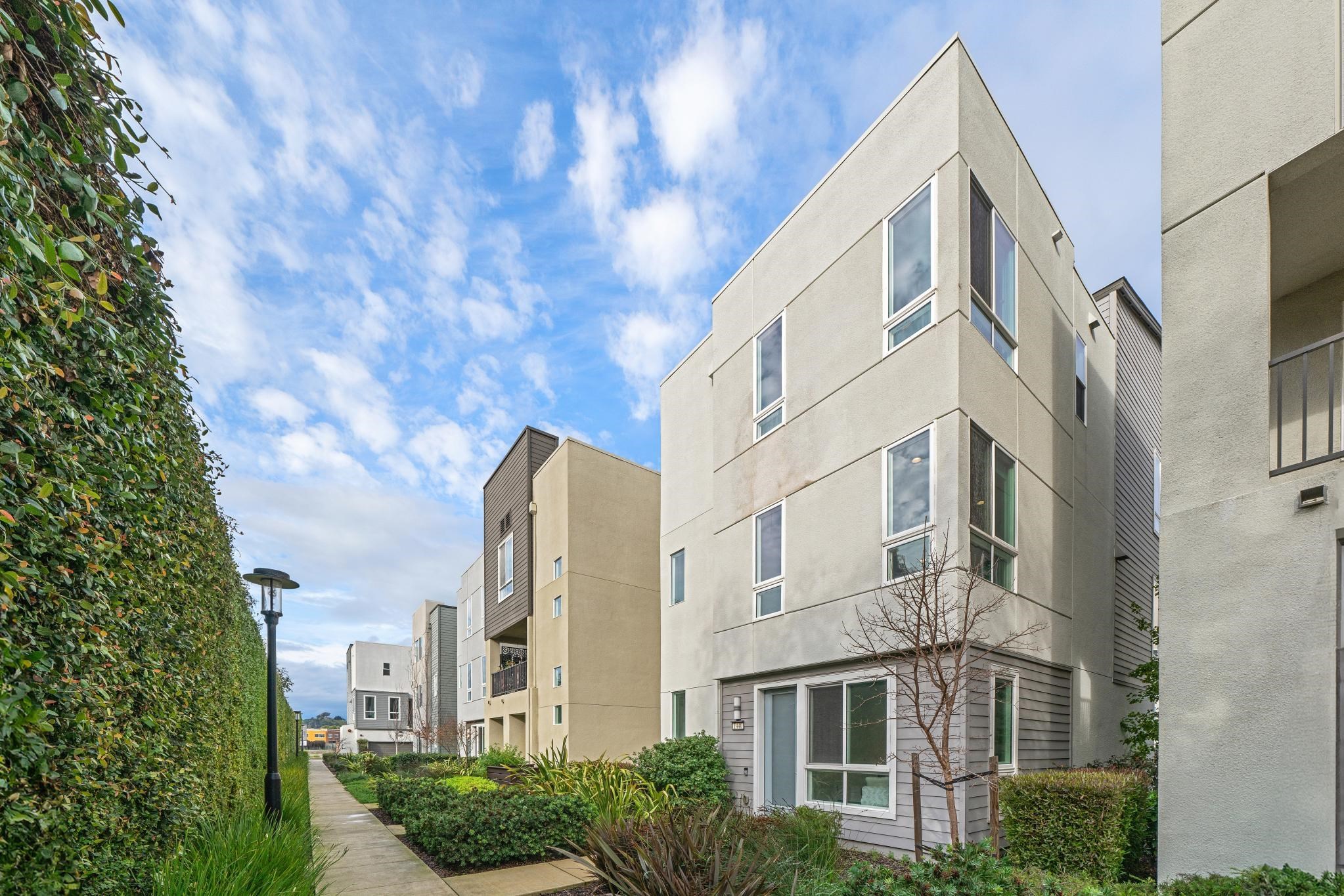 Detail Gallery Image 2 of 37 For 1440 Mast Cove Way, Richmond,  CA 94804 - 2 Beds | 2/1 Baths