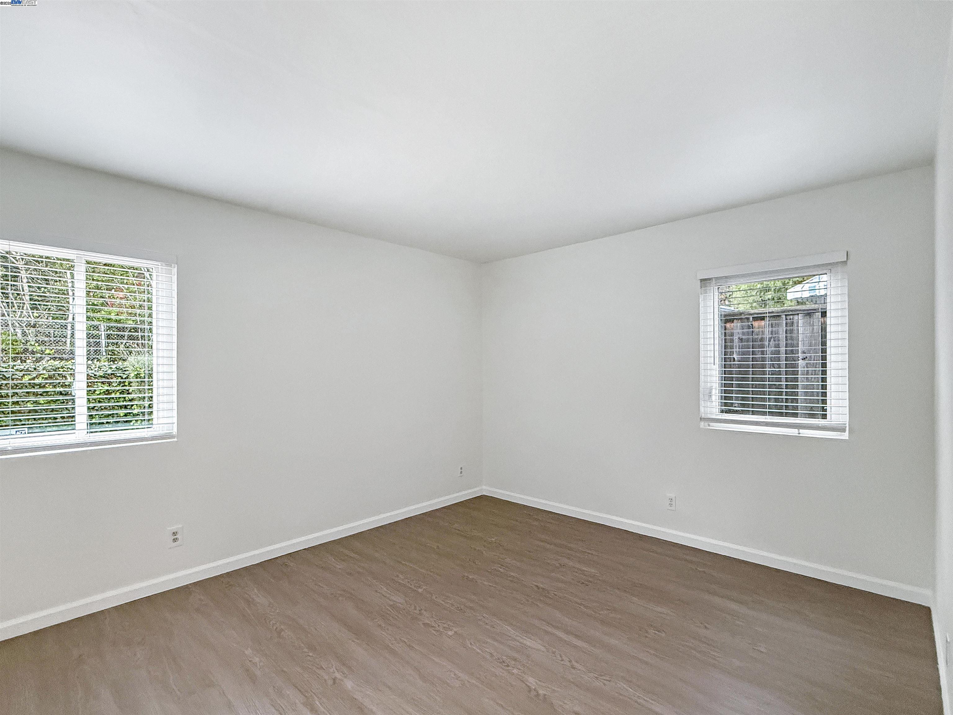 Detail Gallery Image 13 of 39 For 1516 Grove Way, Hayward,  CA 94546 - 3 Beds | 2 Baths