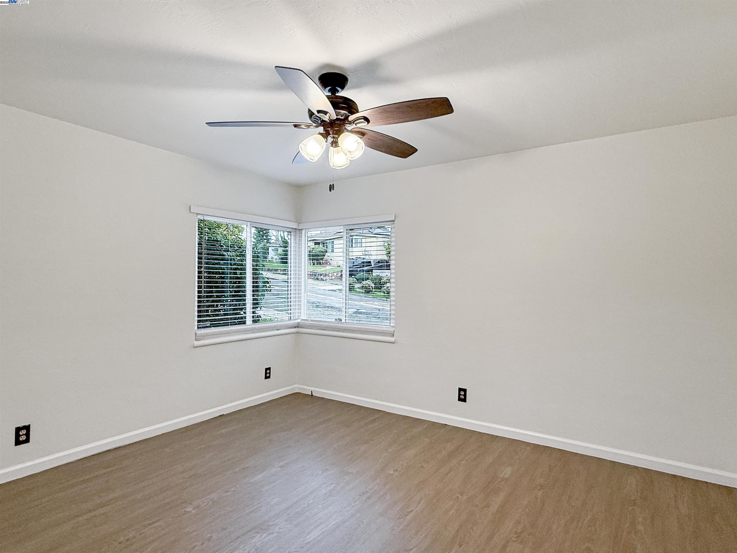 Detail Gallery Image 16 of 39 For 1516 Grove Way, Hayward,  CA 94546 - 3 Beds | 2 Baths