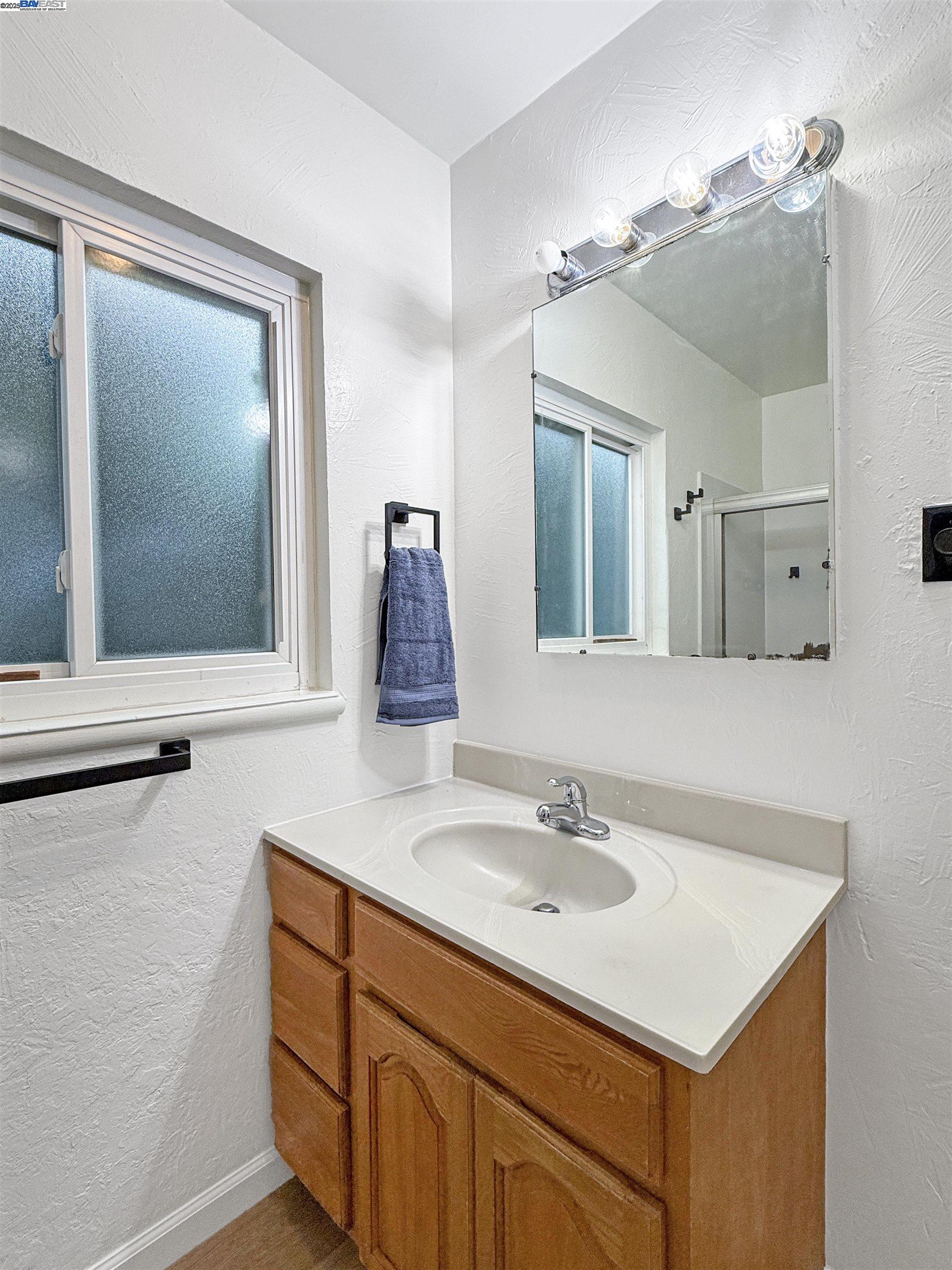 Detail Gallery Image 22 of 39 For 1516 Grove Way, Hayward,  CA 94546 - 3 Beds | 2 Baths
