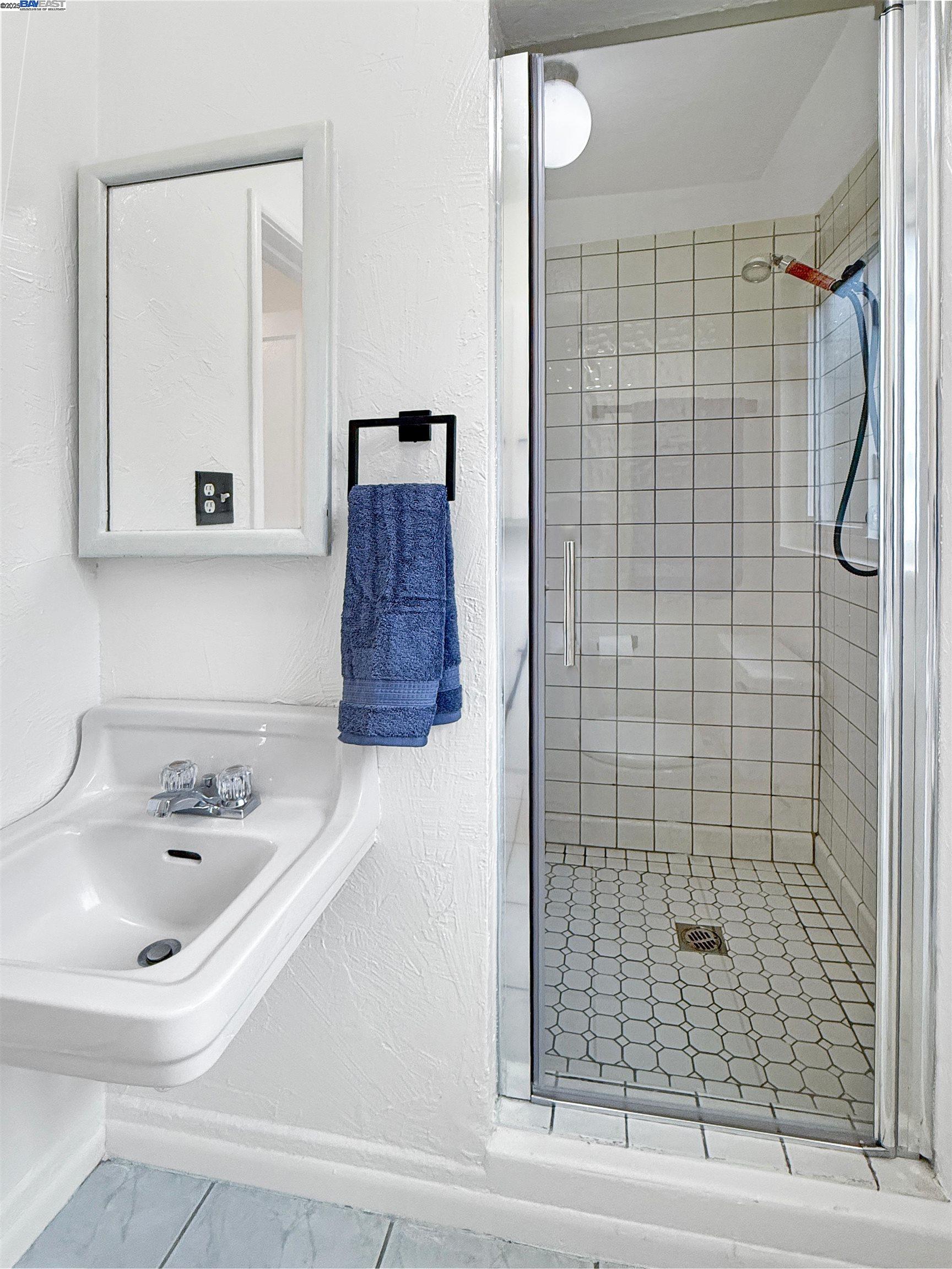 Detail Gallery Image 24 of 39 For 1516 Grove Way, Hayward,  CA 94546 - 3 Beds | 2 Baths