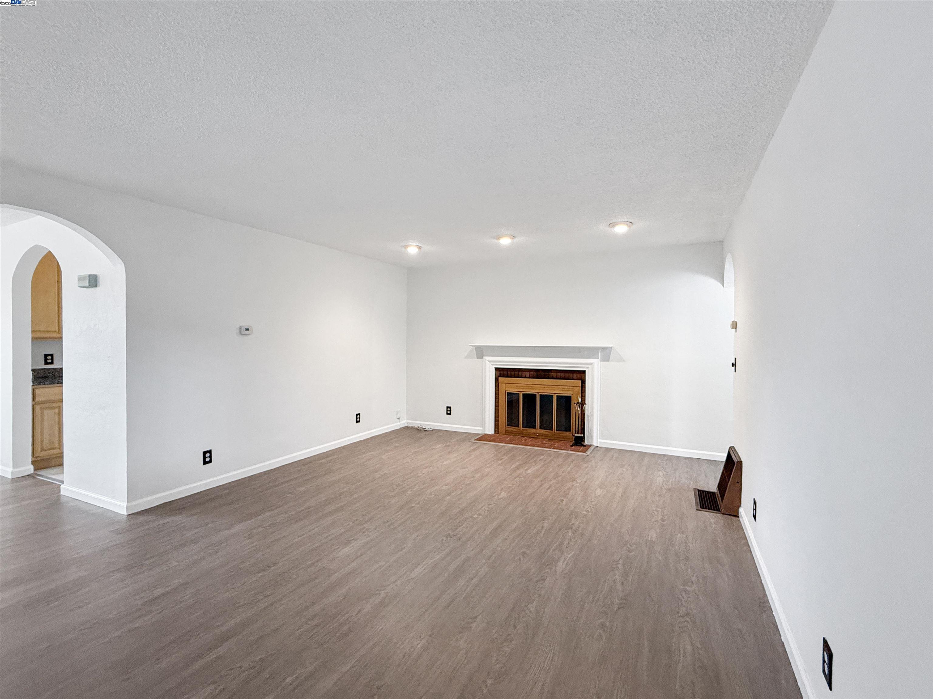 Detail Gallery Image 4 of 39 For 1516 Grove Way, Hayward,  CA 94546 - 3 Beds | 2 Baths