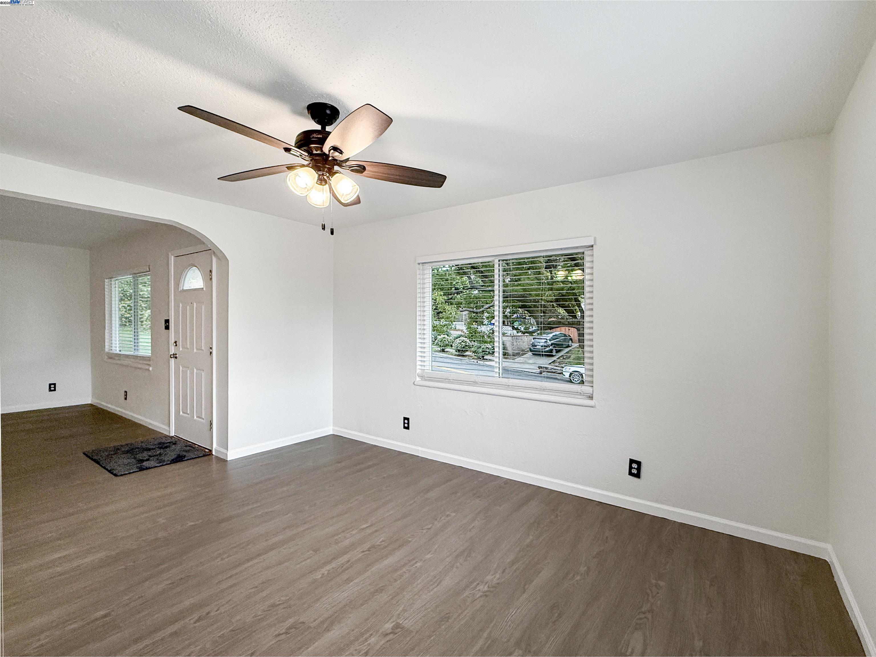 Detail Gallery Image 8 of 39 For 1516 Grove Way, Hayward,  CA 94546 - 3 Beds | 2 Baths